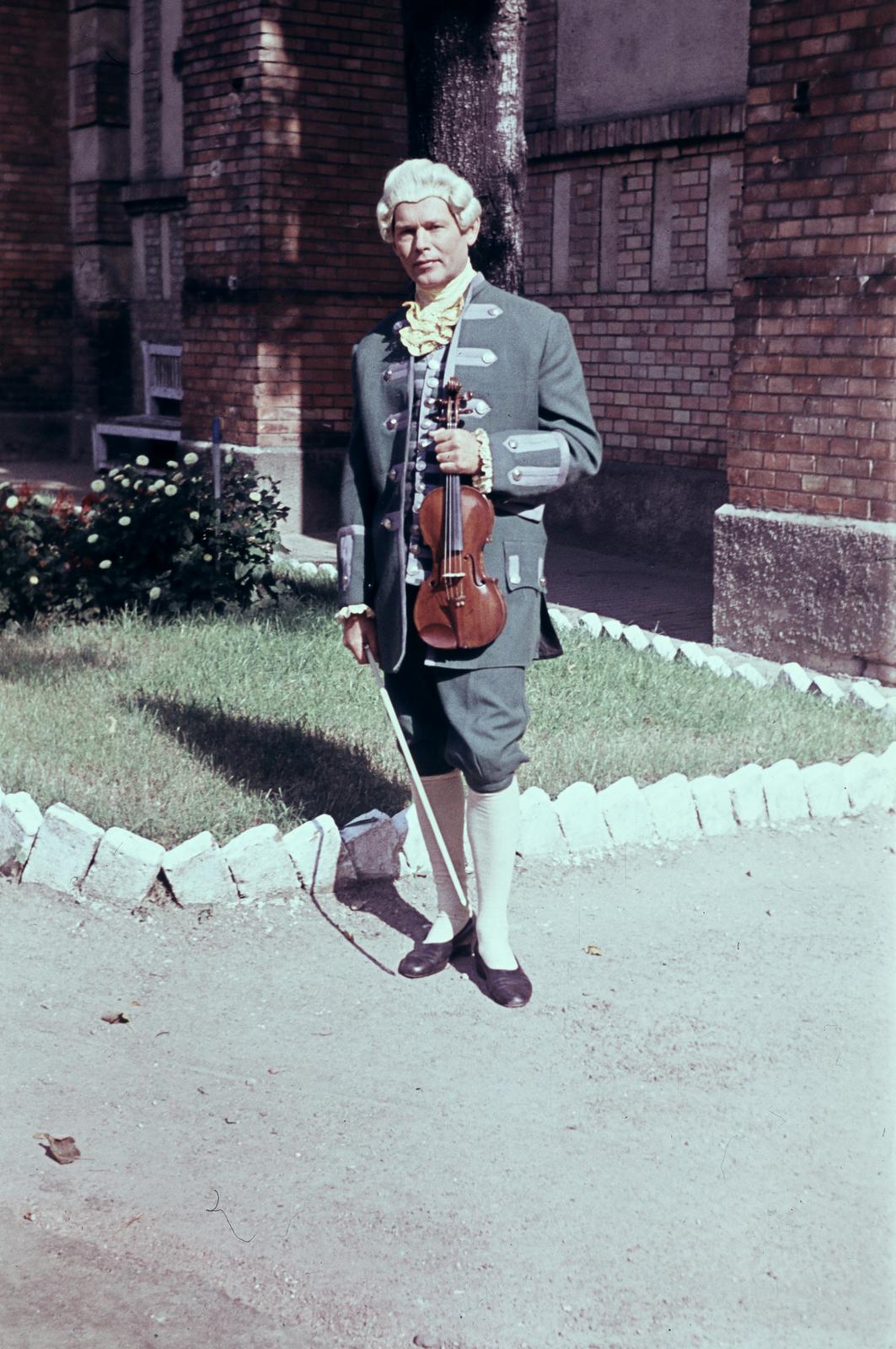 1967, Szomolányi József, colorful, wig, violin, musician, Fortepan #302785