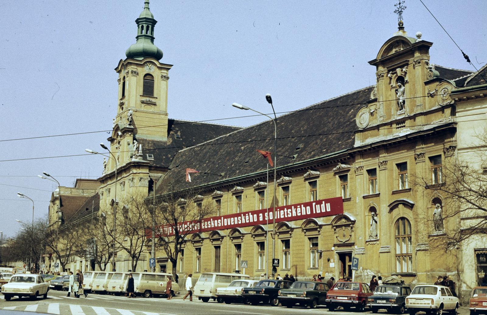 1980, Szomolányi József, car park, colorful, statue, label, church, Fortepan #302794