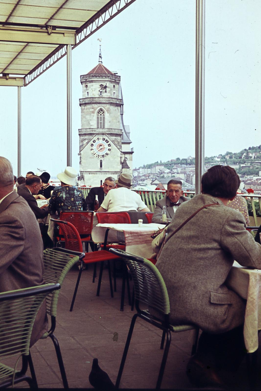 Németország, Stuttgart, háttérben a Stiftskirche tornya látható., 1962, Szomolányi József, terasz, színes, toronyóra, Fortepan #302872