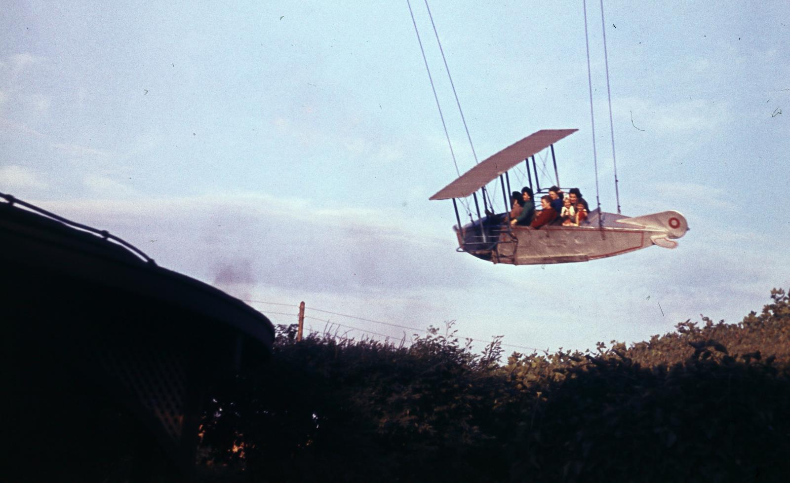 Magyarország, Városliget,Vidámpark, Budapest XIV., Repülő., 1962, Szomolányi József, színes, hinta, Budapest, Fortepan #302878