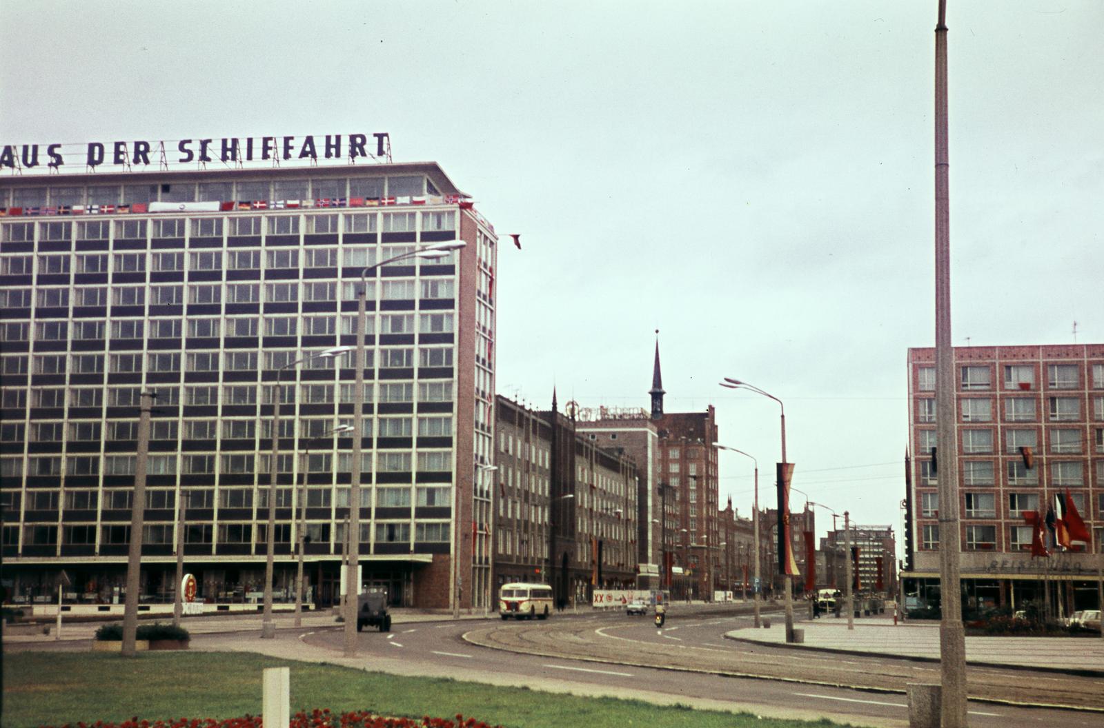 1964, Szomolányi József, bus, colorful, tall house, german text, Fortepan #302887