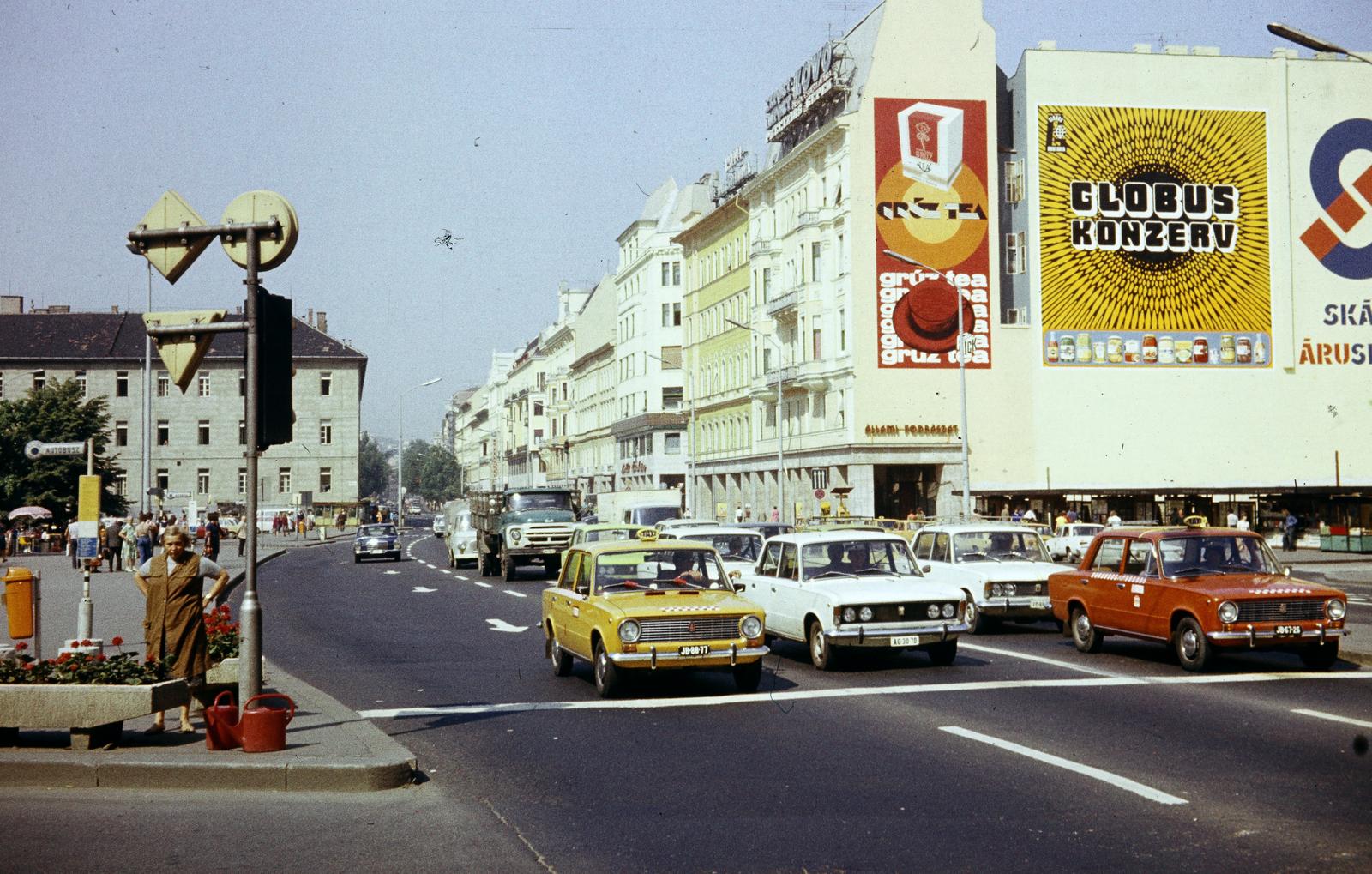 1984, Szomolányi József, színes, locsolókanna, Globus-márka, tűzfal, reklám, rendszám, taxi, Polski Fiat 125p, Lada-márka, Fortepan #302919