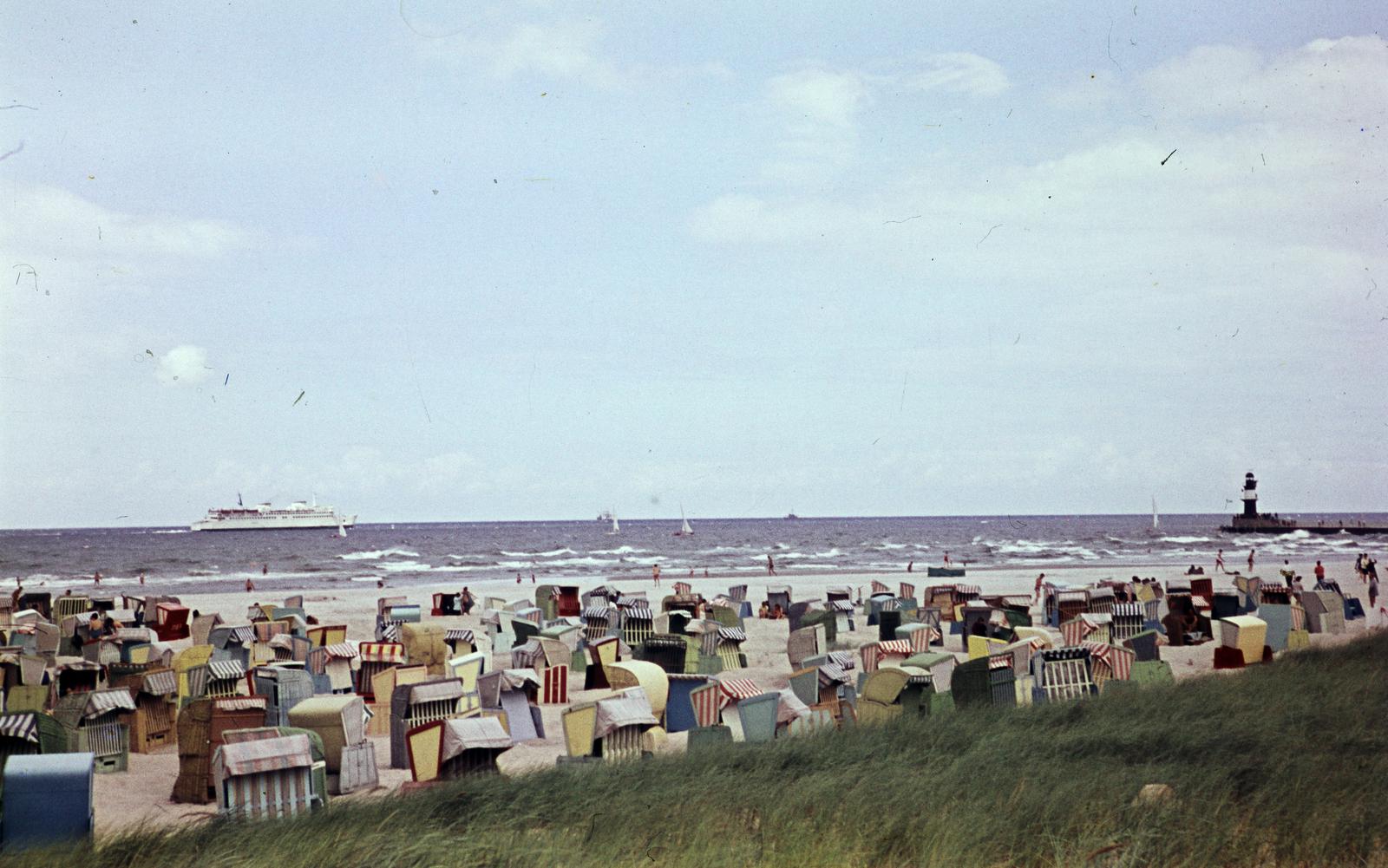 1966, Szomolányi József, tengerpart, színes, rendetlenség, öltözőkabin, Fortepan #302923