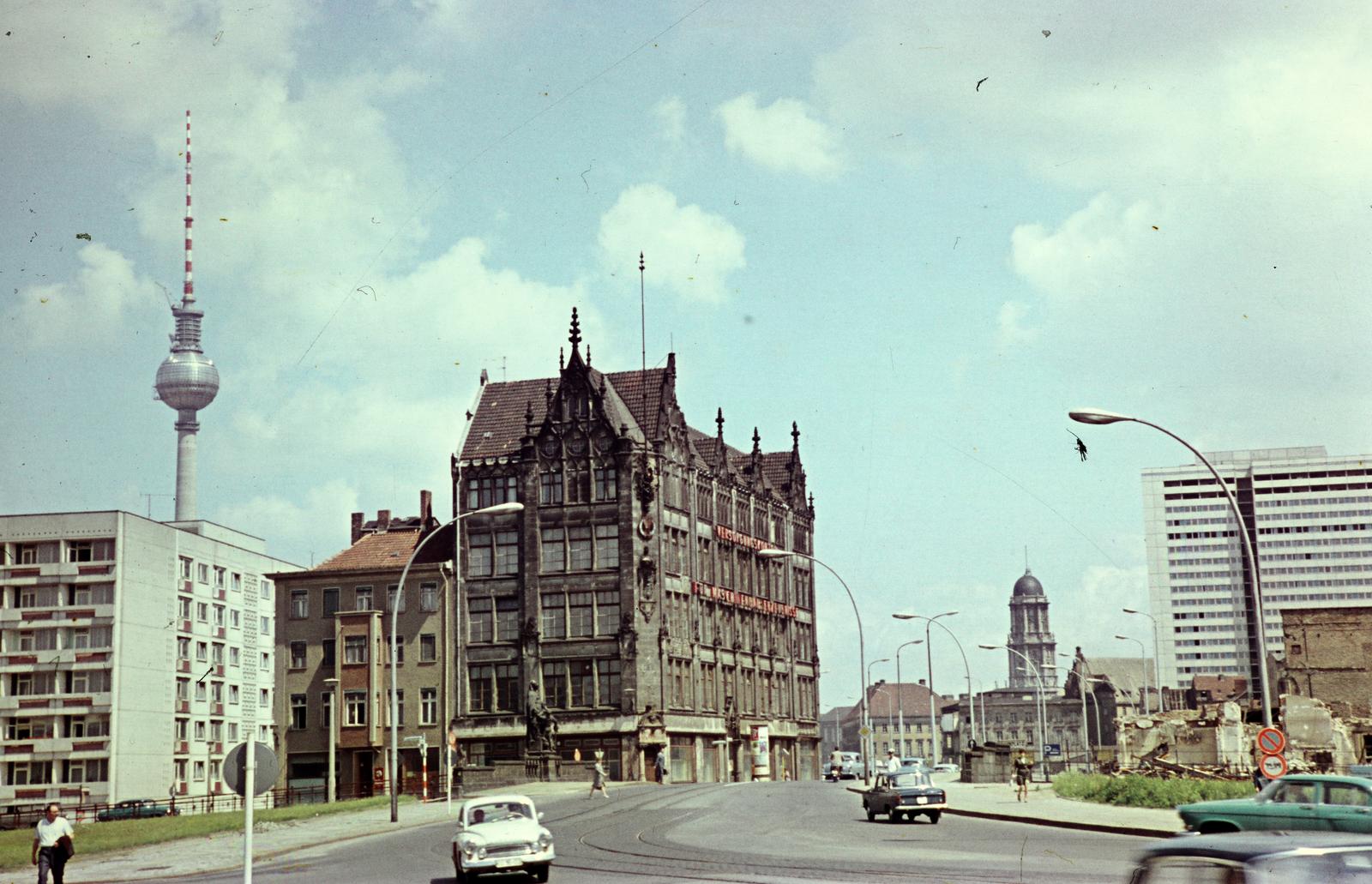 Germany, Berlin, Kelet-Berlin, a Gertraudenstraße a Kurstraße sarok felől, a képen középen a Juwel-Palais., 1966, Szomolányi József, picture, colorful, Fortepan #302925