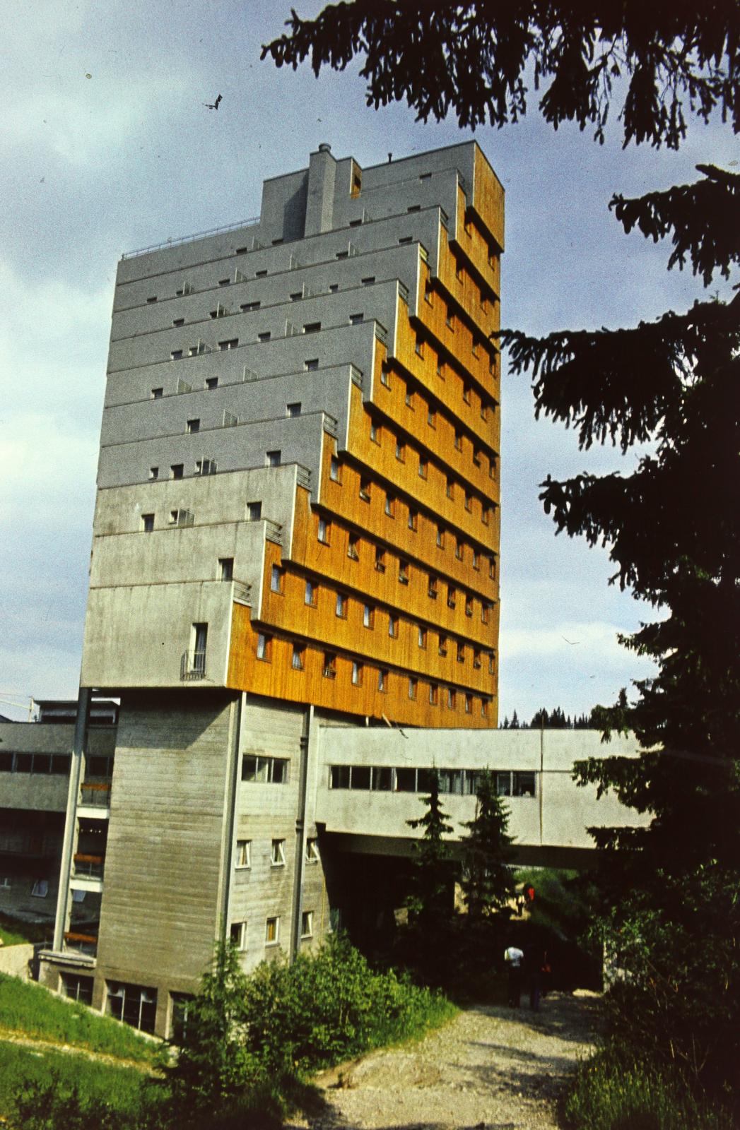 Szlovákia,Magas-Tátra, Csorbató, Panorama Hotel., 1974, Szomolányi József, modern építészet, színes, Fortepan #302942