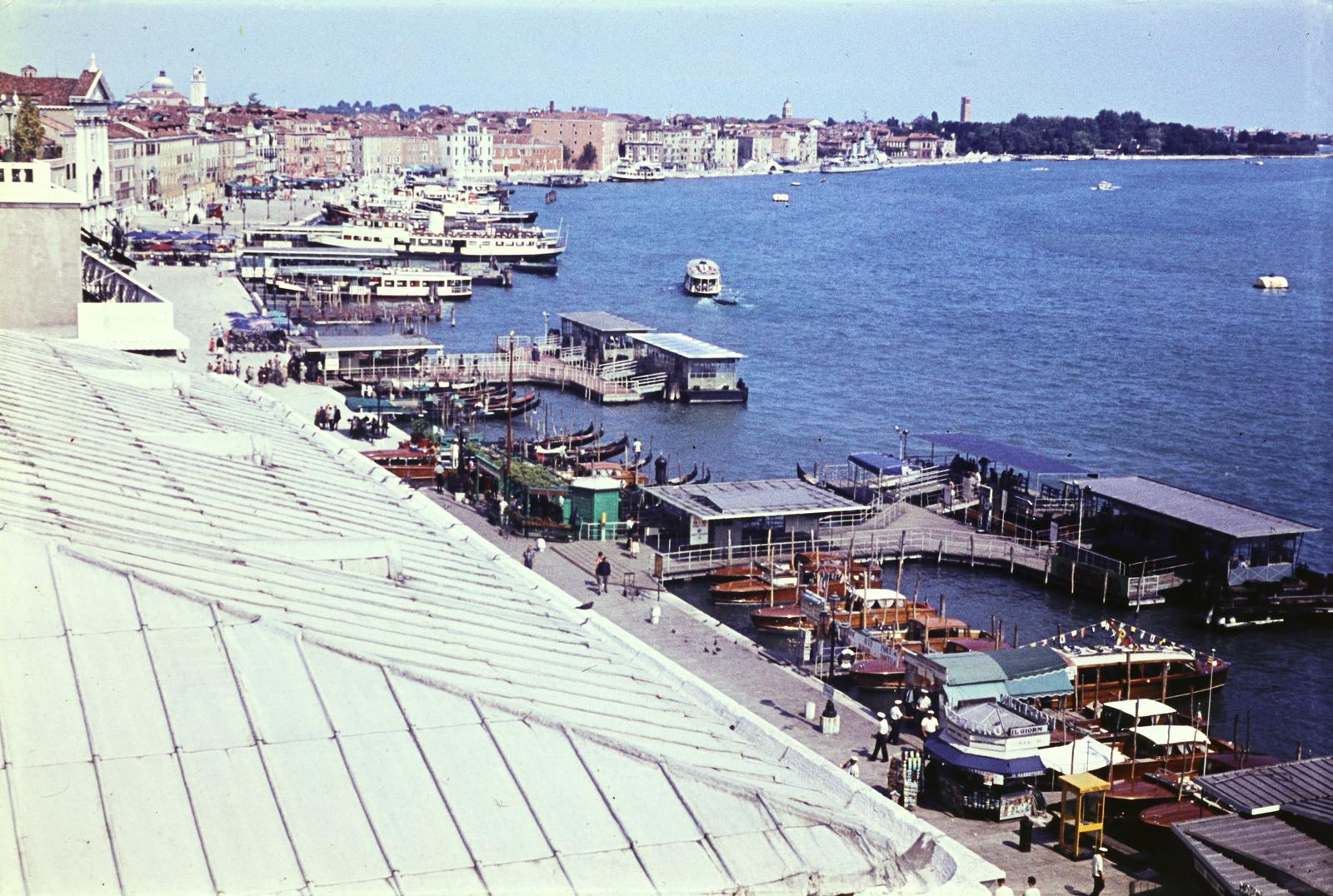 Italy, Venice, rálátás a Palazzo delle Prigioni tetejéről a Riva degli Schiavonira., 1969, Szomolányi József, sea shore, colorful, port, Fortepan #302943