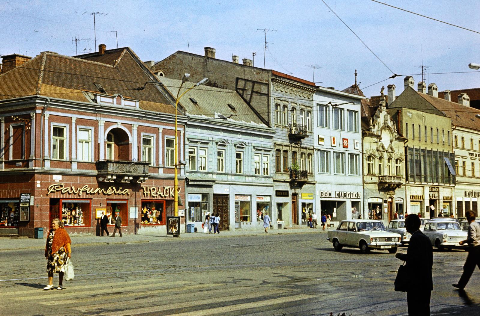 Szlovákia, Kassa, Leninova ulica (később Fő utca, ulica Hlavná)., 1976, Szomolányi József, színes, üzletportál, Fortepan #302982