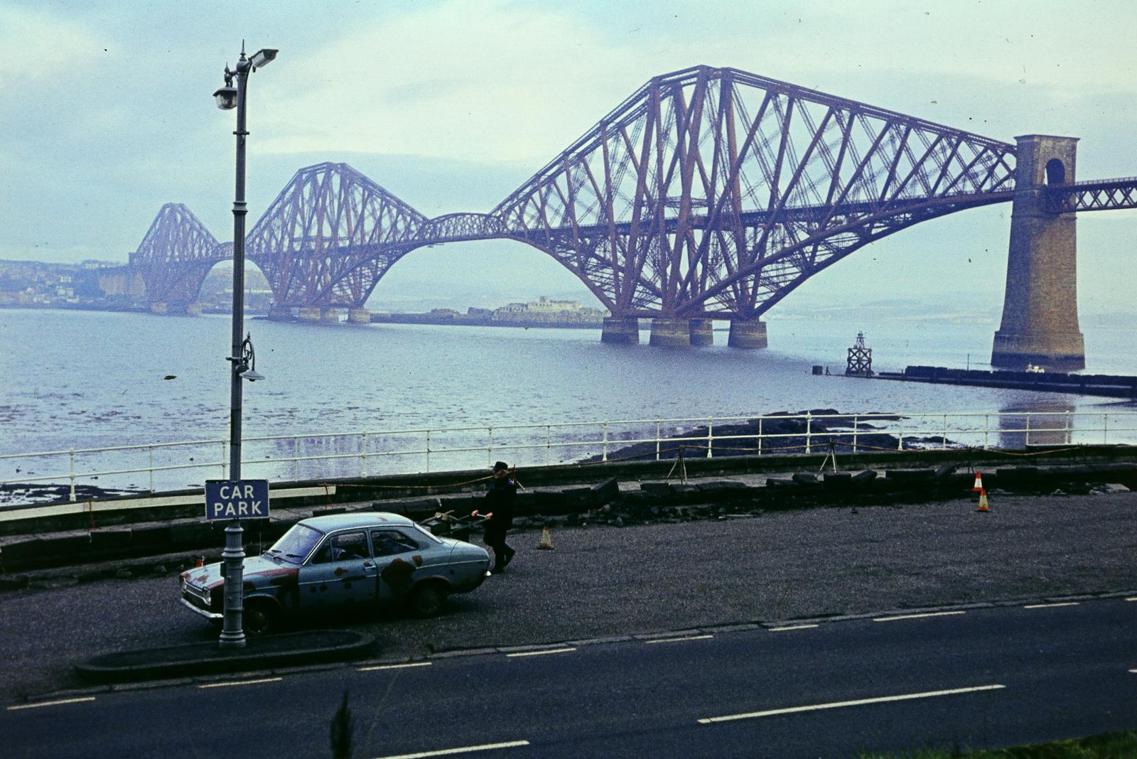 United Kingdom,Scotland, a Forth Bridge vasúti híd, a Firth of Forth tengeröböl felett., 1965, Szomolányi József, colorful, bridge, Fortepan #302985
