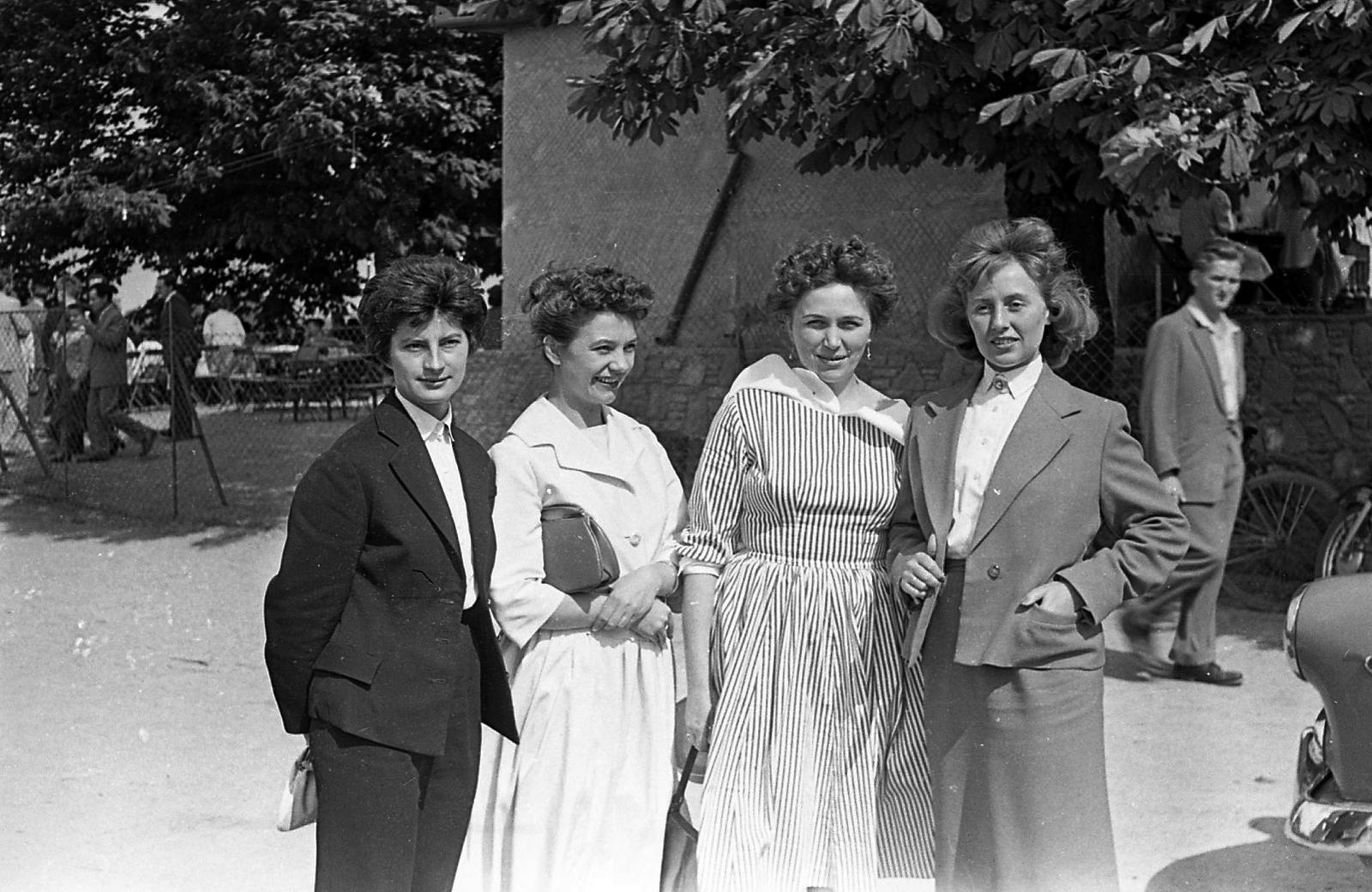 1958, Tarcsa Lajos, nők, csíkos ruha, kosztüm, Fortepan #303011