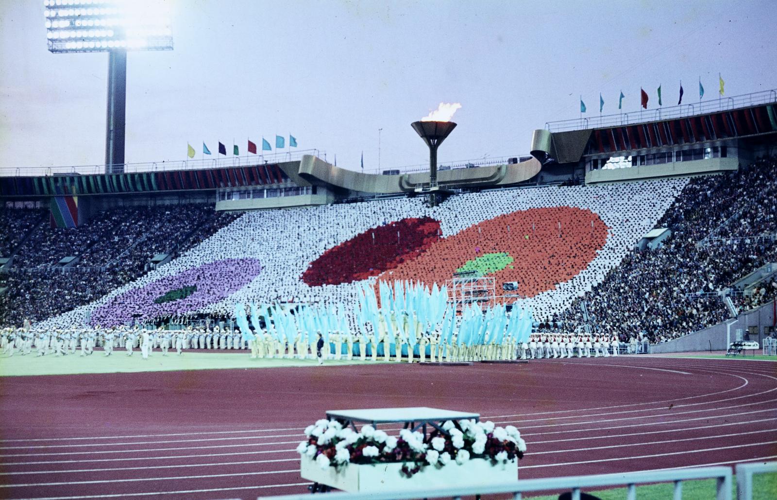 Russia, Moscow, Lenin Stadion (később Luzsnyiki Stadion). A felvétel a XII. VIT (Világifjúsági Találkozó) megnyitóünnepségén készült., 1985, Viszkievicz Ferenc, Fortepan #303085