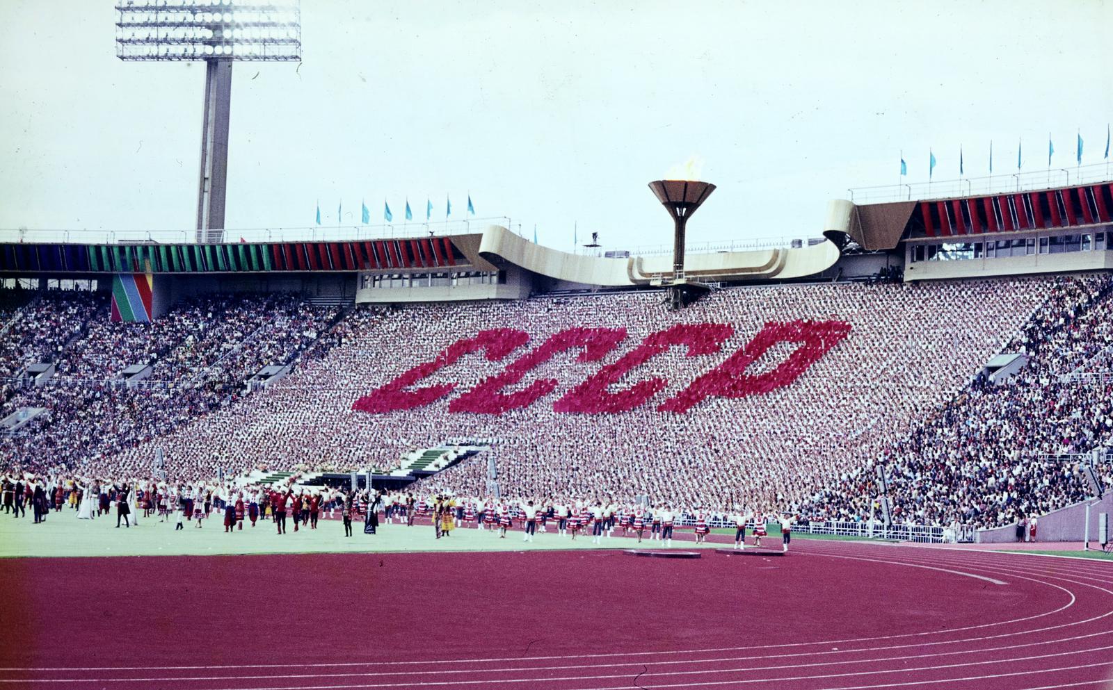 Russia, Moscow, Lenin Stadion (később Luzsnyiki Stadion). A felvétel a XII. VIT (Világifjúsági Találkozó) megnyitóünnepségén készült., 1985, Viszkievicz Ferenc, Fortepan #303089