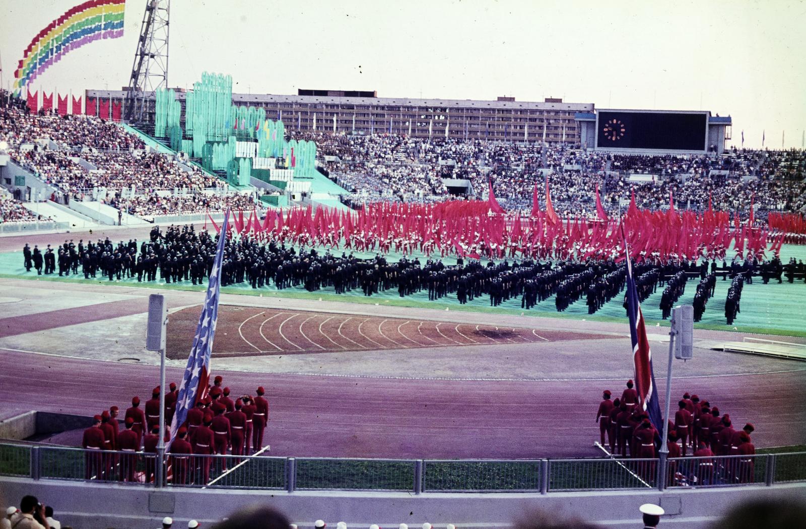 Oroszország, Moszkva, Lenin Stadion (később Luzsnyiki Stadion). A felvétel a XII. VIT (Világifjúsági Találkozó) megnyitóünnepségén készült., 1985, Viszkievicz Ferenc, Fortepan #303113