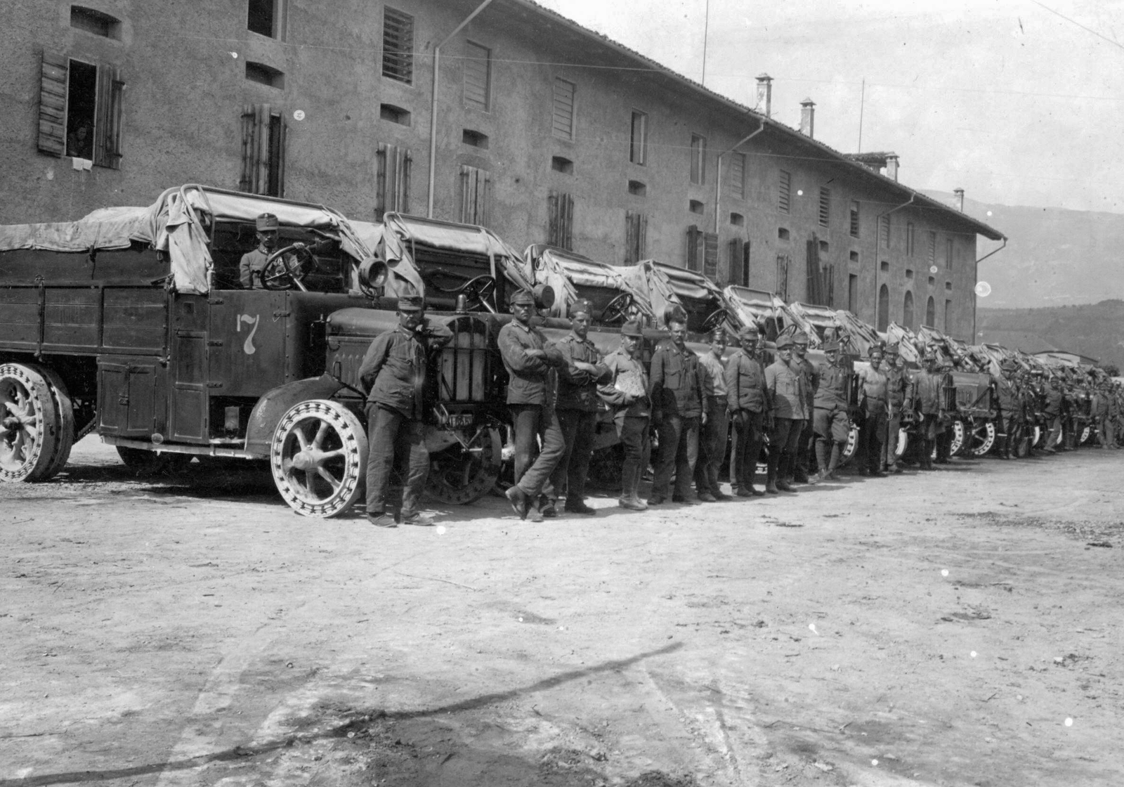 Sembusto kerekes teherautók., 1916, Krepsz Zoltán, First World War, transport, commercial vehicle, line-up, Fortepan #30318