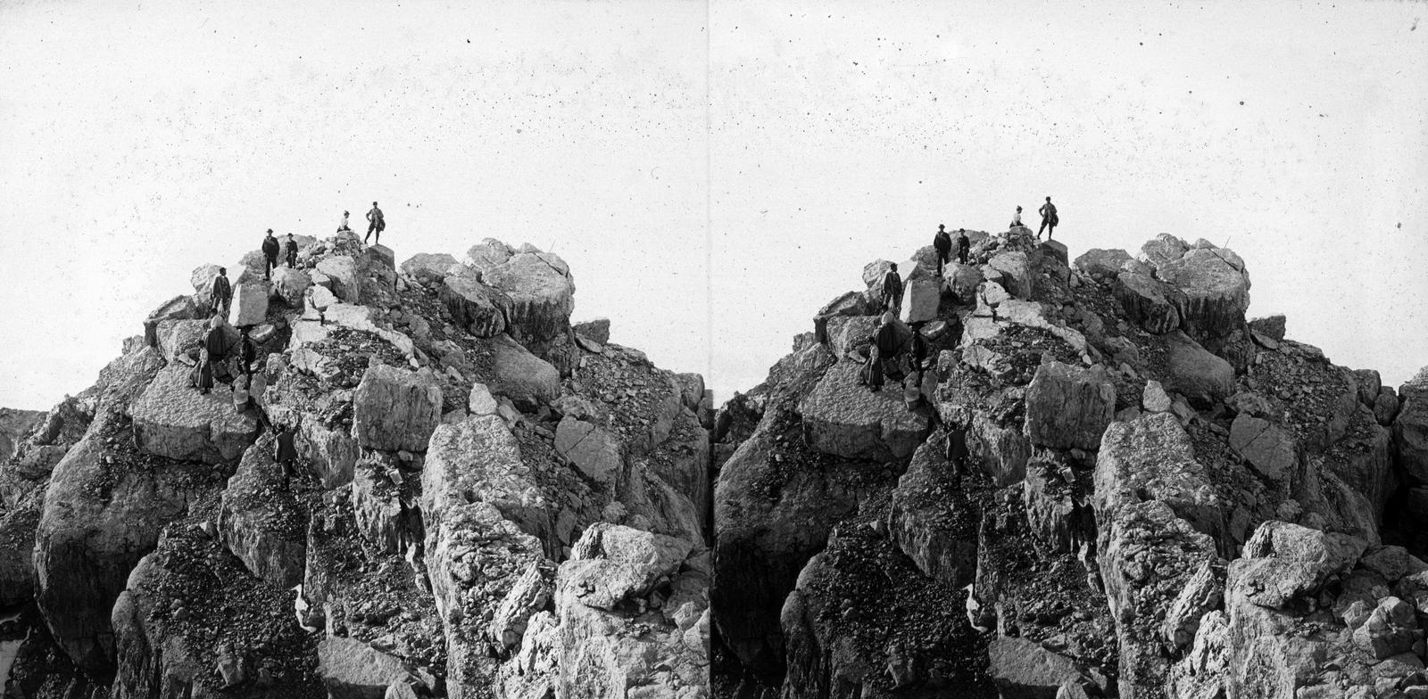 A felvétel 1900 előtt készült., 1900, SZTFH Földtani Szolgálatának gyűjteménye, Eötvös Loránd, sztereófotó, szikla, hegytető, sziklamászás, Fortepan #303209