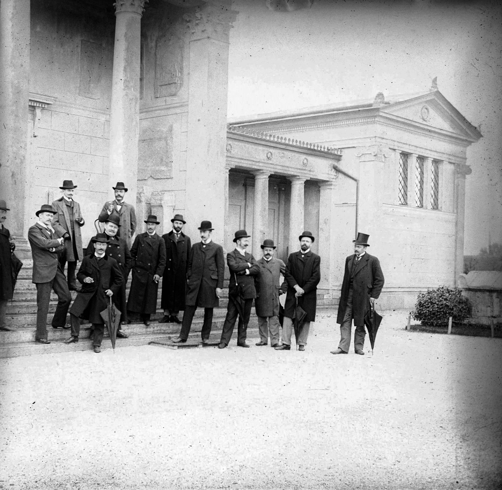 Magyarország, Aquincum, Budapest III., romkert és múzeum., 1900, SZTFH Földtani Szolgálatának gyűjteménye, Eötvös Loránd, képarány: négyzetes, esernyő, cilinder, Budapest, Fortepan #303229