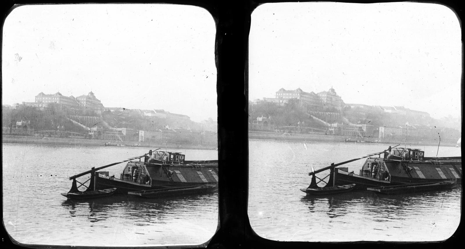 Magyarország, Budapest V.,Budapest I., a Királyi Palota (később Budavári Palota) és a Várkert Bazár a pesti alsó rakpartról nézve. A felvétel 1894-ben készült., 1900, SZTFH Földtani Szolgálatának gyűjteménye, Eötvös Loránd, sztereófotó, hajó, Budapest, Fortepan #303262
