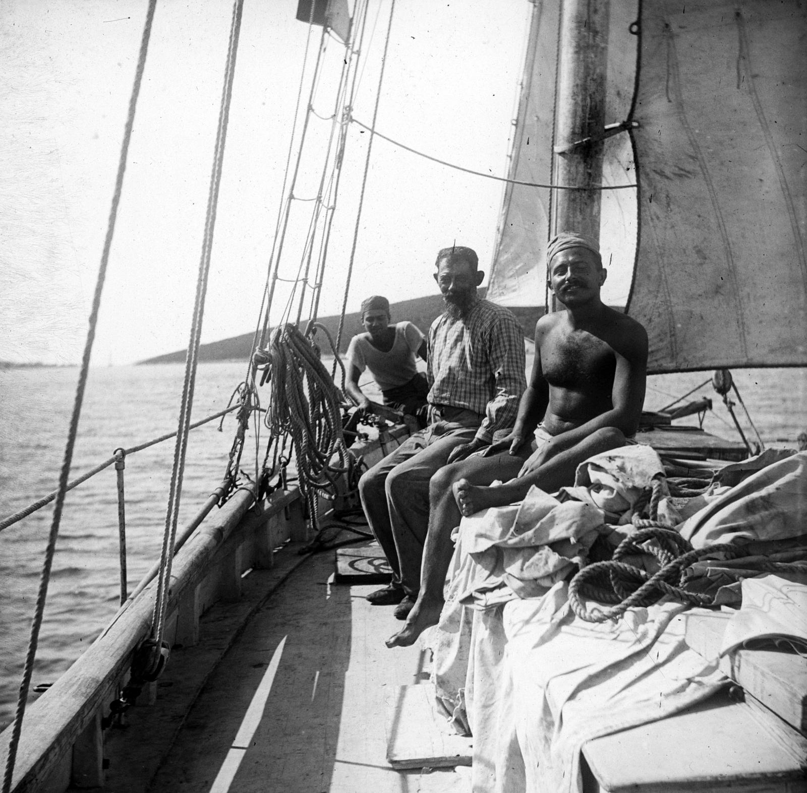 1915, SZTFH Földtani Szolgálatának gyűjteménye, three people, men, sailboat, Fortepan #303298