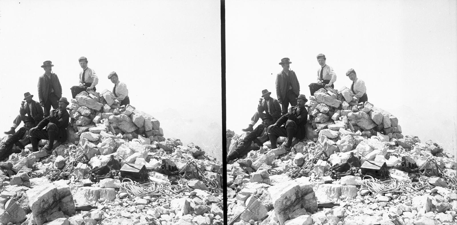 A felvétel 1900 előtt készült., 1900, SZTFH Földtani Szolgálatának gyűjteménye, Eötvös Loránd, sztereófotó, hölgy, kötél, társaság, sziklán ülni, pipa, Fortepan #303300