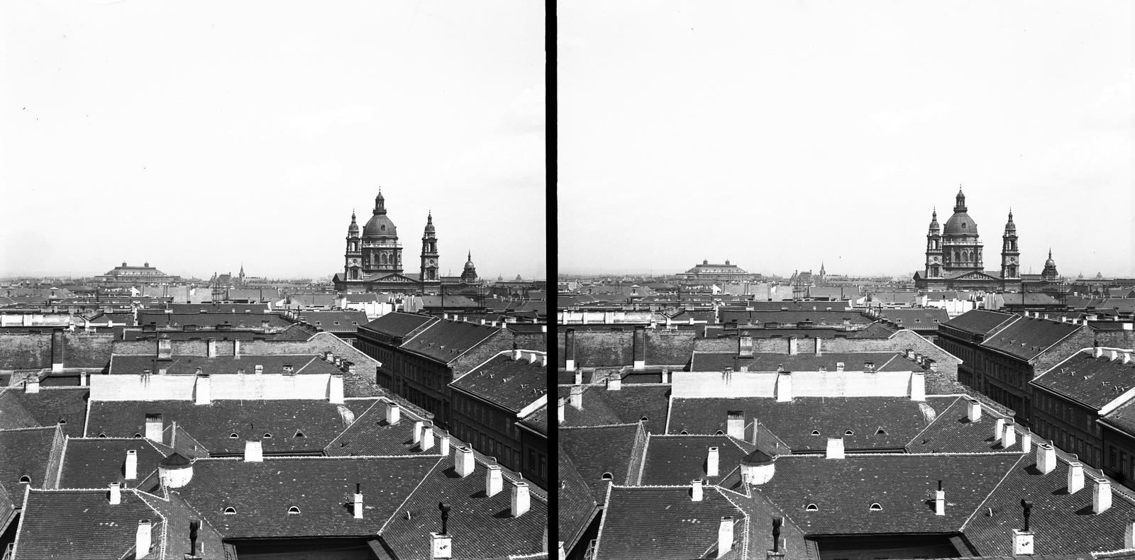 Magyarország, Budapest V., kilátás a Magyar Tudományos Akadémia épületéből a Szent István-bazilika felé, jobbra a Vigyázó Ferenc (Béla) utca házsora. A felvétel 1894-ben készült., 1900, SZTFH Földtani Szolgálatának gyűjteménye, Eötvös Loránd, sztereófotó, kémény, háztető, Bazilika, Budapest, Fortepan #303319