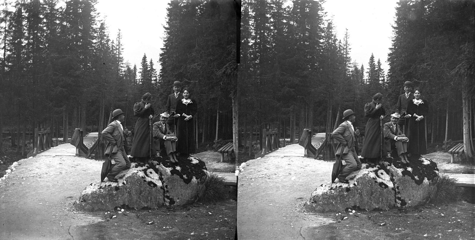 A felvétel 1900 előtt készült. A kép forrását kérjük így adja meg: Fortepan / MMKM. Levéltári jelzet: MMKM TTFGY 2019.1., 1900, Magyar Műszaki és Közlekedési Múzeum / Eötvös Loránd, stereophoto, sitting on a rock, Fortepan #303353