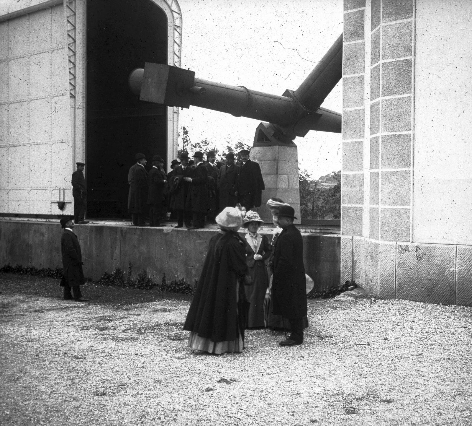 A felvétel 1900 előtt készült. A kép forrását kérjük így adja meg: Fortepan / MMKM. Levéltári jelzet: MMKM TTFGY 2019.1., 1900, Magyar Műszaki és Közlekedési Múzeum / Eötvös Loránd, Eötvös Loránd, Fortepan #303396