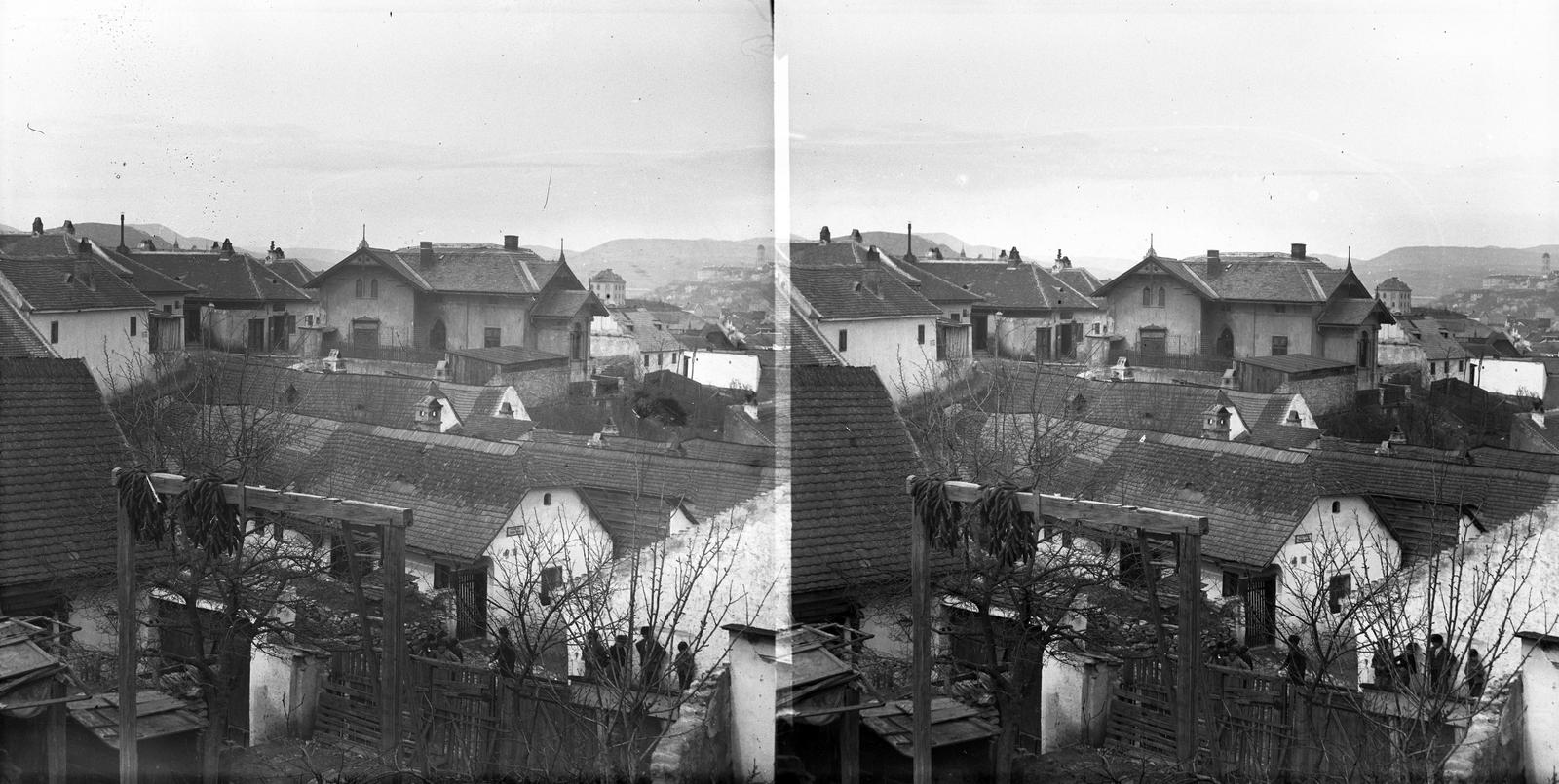 A felvétel 1900 előtt készült. A kép forrását kérjük így adja meg: Fortepan / MMKM. Levéltári jelzet: MMKM TTFGY 2019.1., 1900, Magyar Műszaki és Közlekedési Múzeum / Eötvös Loránd, stereophoto, roof, picture, Fortepan #303404