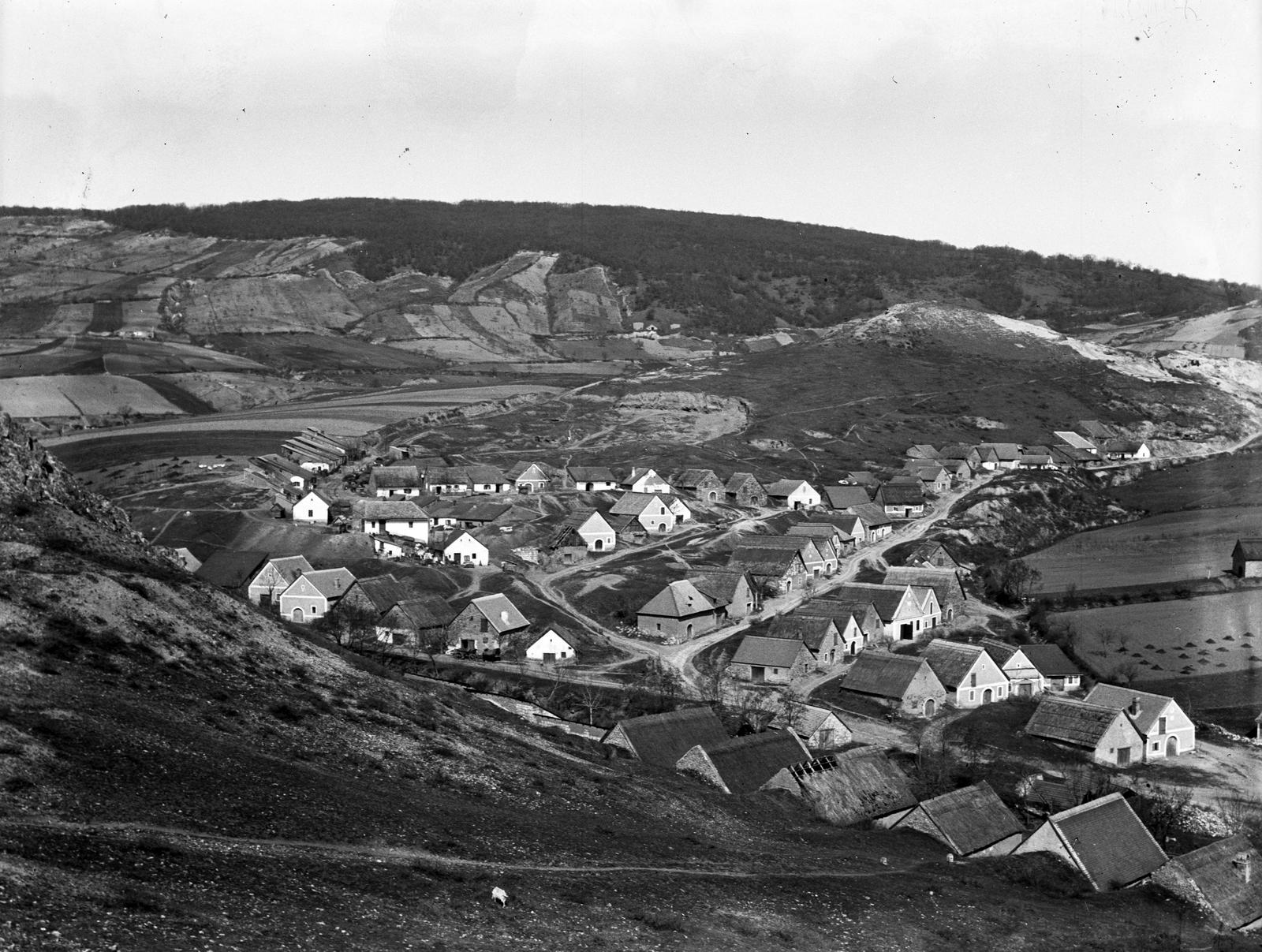 A felvétel 1900 előtt készült. A kép forrását kérjük így adja meg: Fortepan / MMKM. Levéltári jelzet: MMKM TTFGY 2019.1., 1900, Magyar Műszaki és Közlekedési Múzeum / Eötvös Loránd, Best of, Fortepan #303422