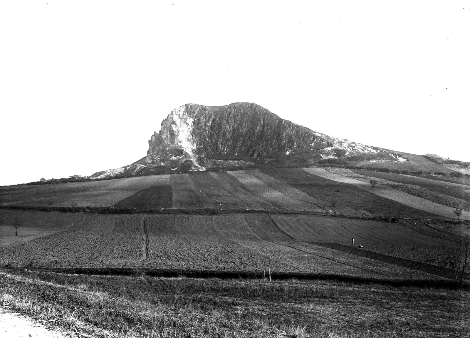 A felvétel 1900 előtt készült. A kép forrását kérjük így adja meg: Fortepan / MMKM. Levéltári jelzet: MMKM TTFGY 2019.1., 1900, Magyar Műszaki és Közlekedési Múzeum / Eötvös Loránd, Eötvös Loránd, Fortepan #303425