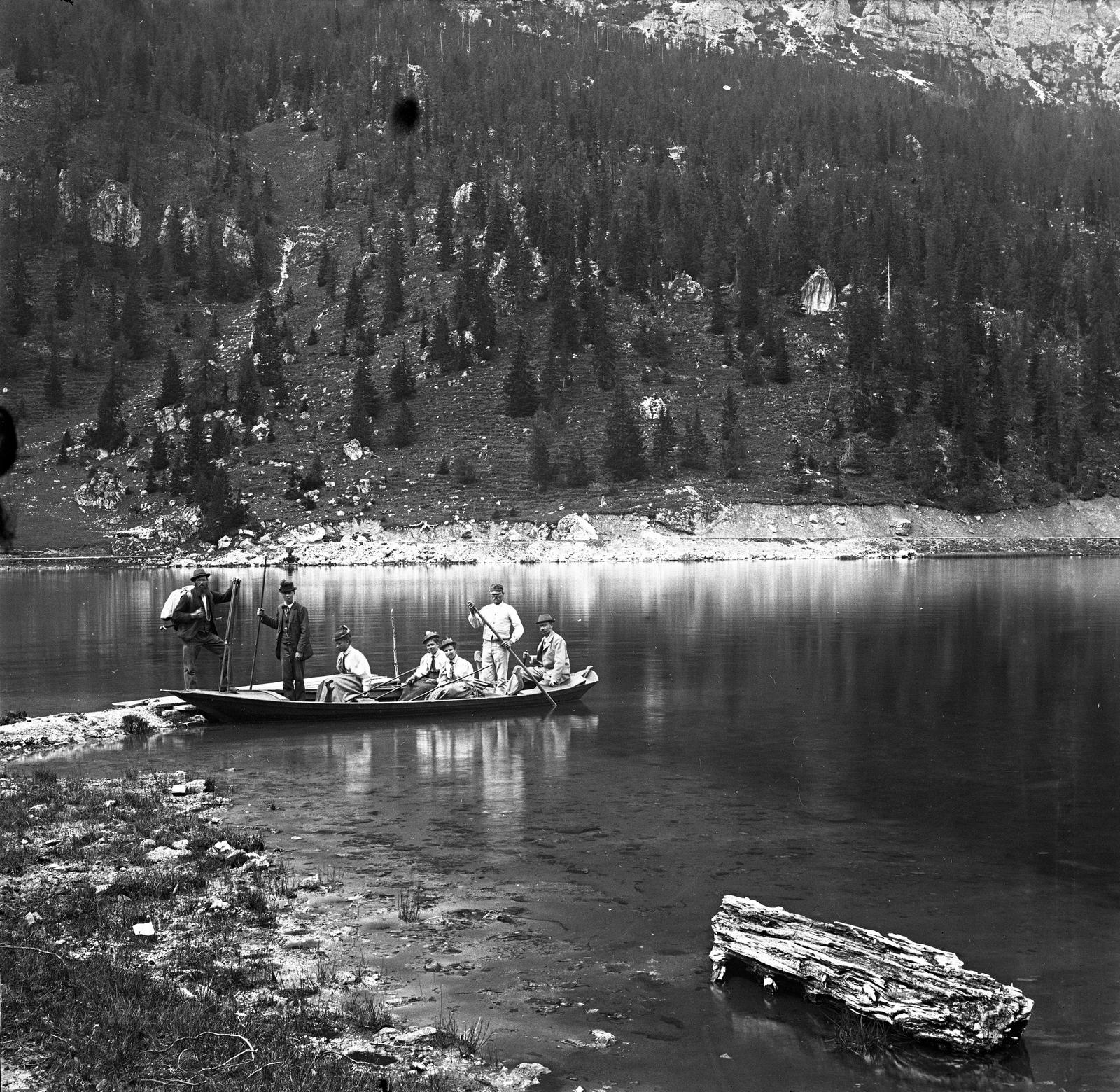 A felvétel 1900 előtt készült. A kép forrását kérjük így adja meg: Fortepan / MMKM. Levéltári jelzet: MMKM TTFGY 2019.1., 1900, Magyar Műszaki és Közlekedési Múzeum / Eötvös Loránd, Eötvös Loránd, Fortepan #303436