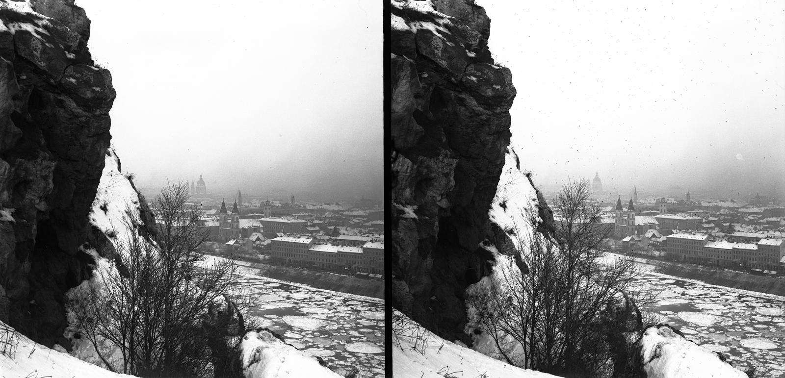 Magyarország, Gellérthegy, Budapest XI.,Budapest V., kilátás a pesti Duna-part, a Belvárosi templom és a régi Városháza felé. A felvétel 1895. elején készült. A kép forrását kérjük így adja meg: Fortepan / MMKM. Levéltári jelzet: MMKM TTFGY 2019.1., 1900, Magyar Műszaki és Közlekedési Múzeum / Eötvös Loránd, Eötvös Loránd, Budapest, Fortepan #303443