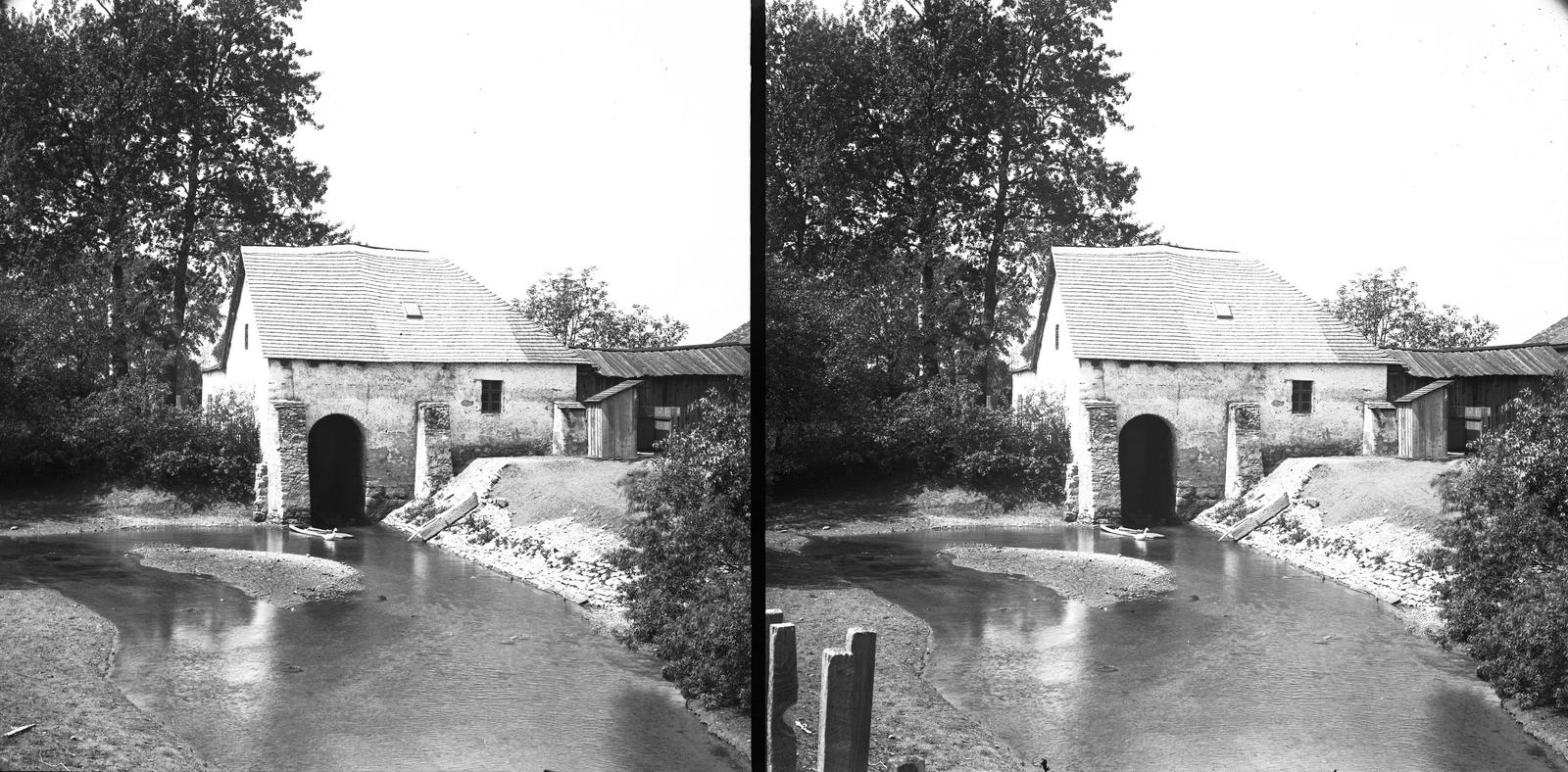 A felvétel 1900 előtt készült. A kép forrását kérjük így adja meg: Fortepan / MMKM. Levéltári jelzet: MMKM TTFGY 2019.1., 1900, Magyar Műszaki és Közlekedési Múzeum / Eötvös Loránd, stereophoto, house, freestone, Fortepan #303459