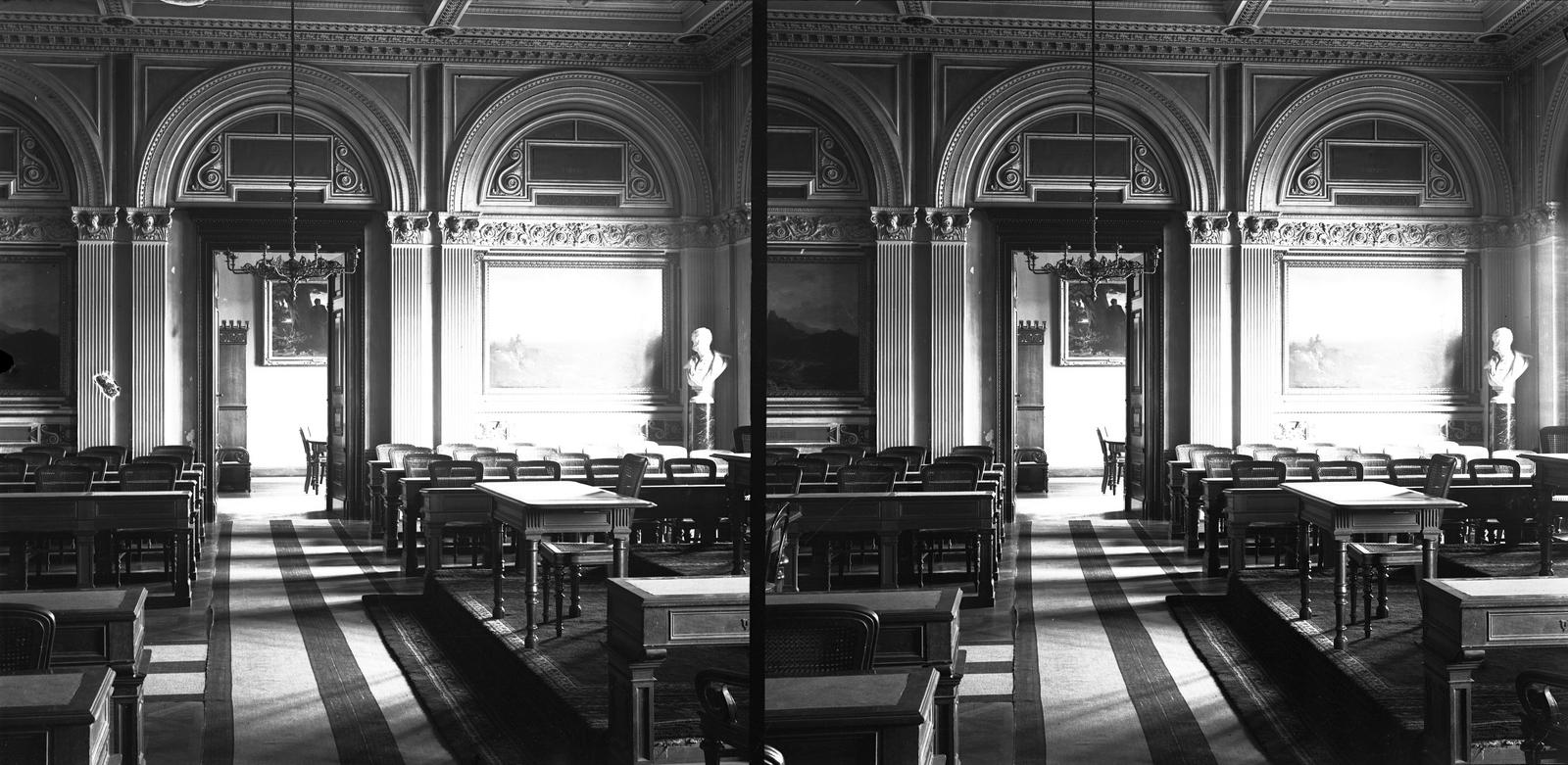 Hungary, Budapest V., Magyar Tudományos Akadémia székháza, felolvasóterem. A felvétel 1900 előtt készült. A kép forrását kérjük így adja meg: Fortepan / MMKM. Levéltári jelzet: MMKM TTFGY 2019.1., 1900, Magyar Műszaki és Közlekedési Múzeum / Eötvös Loránd, stereophoto, bust, stand, scatter rug, coffered ceiling, classroom, Budapest, Fortepan #303460