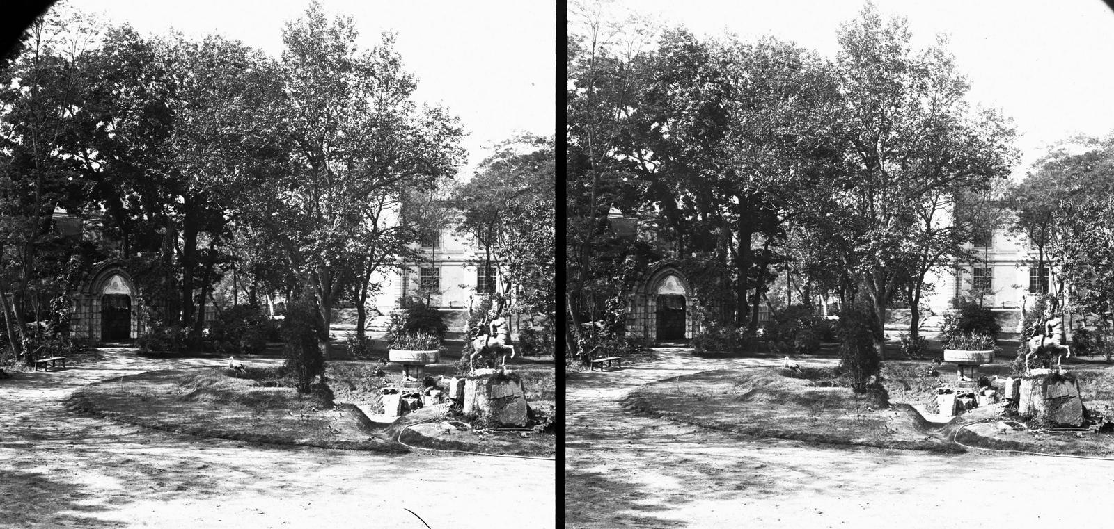 A felvétel 1900 előtt készült. A kép forrását kérjük így adja meg: Fortepan / MMKM. Levéltári jelzet: MMKM TTFGY 2019.1., 1900, Magyar Műszaki és Közlekedési Múzeum / Eötvös Loránd, Eötvös Loránd, Fortepan #303487