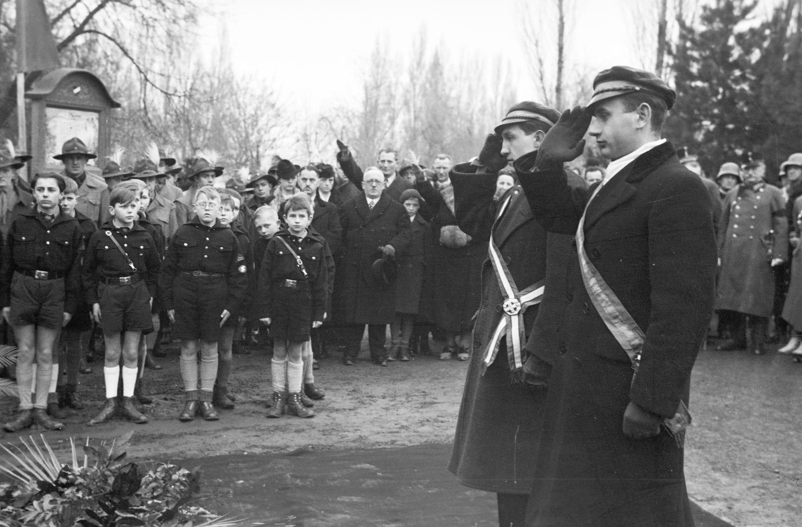 1937, Inkey Tibor, boys, uniform, salute, Hitler Youth, Fortepan #303613