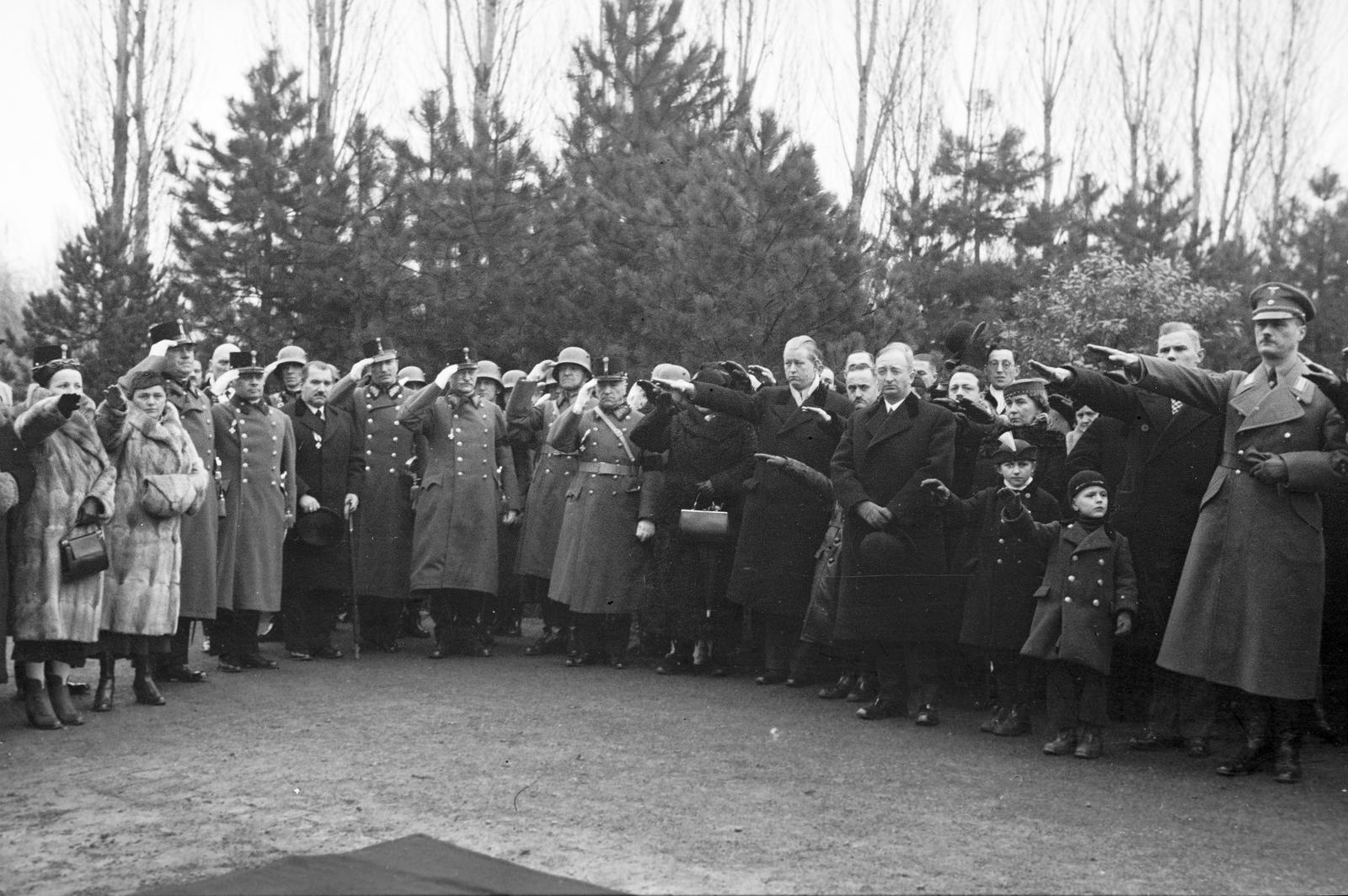 1937, Inkey Tibor, gesztus, szőrme, tisztelgés, Fortepan #303616