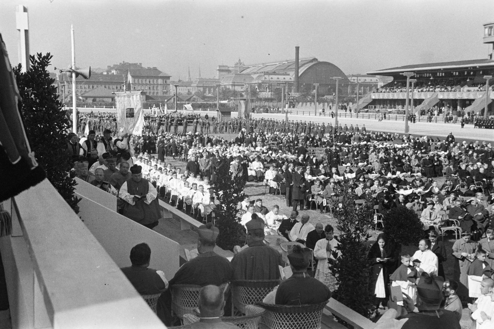 Hungary, Budapest VIII., Kerepesi úti Ügetőpálya. A felvétel a XXVII. Országos Katolikus Nagygyűlés megnyitó ünnepélyén készült, 1936. október 4-én., 1936, Inkey Tibor, Budapest, Fortepan #303626