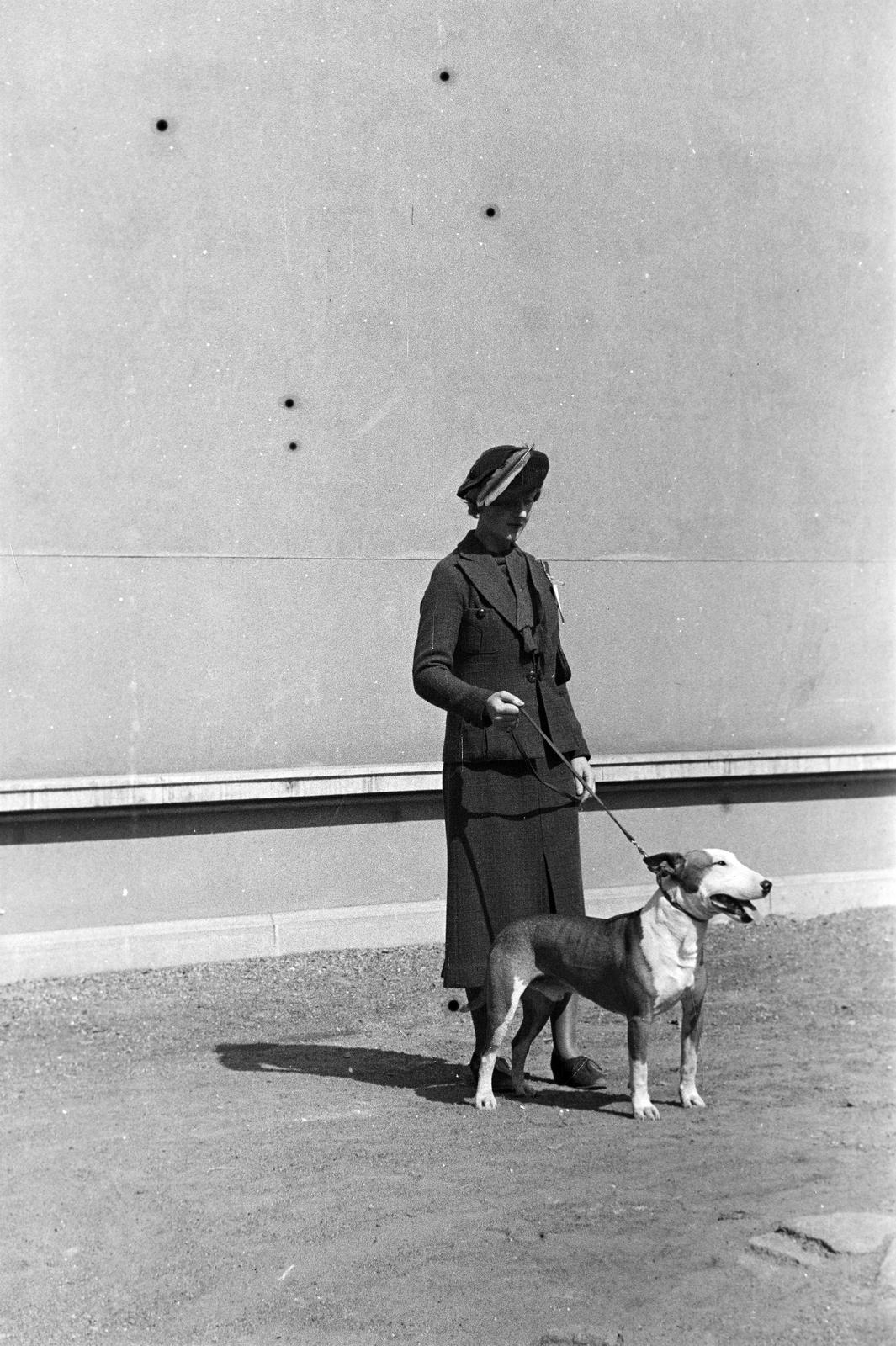 1939, Inkey Tibor, Best of, leash, lady, dog, Fortepan #303683