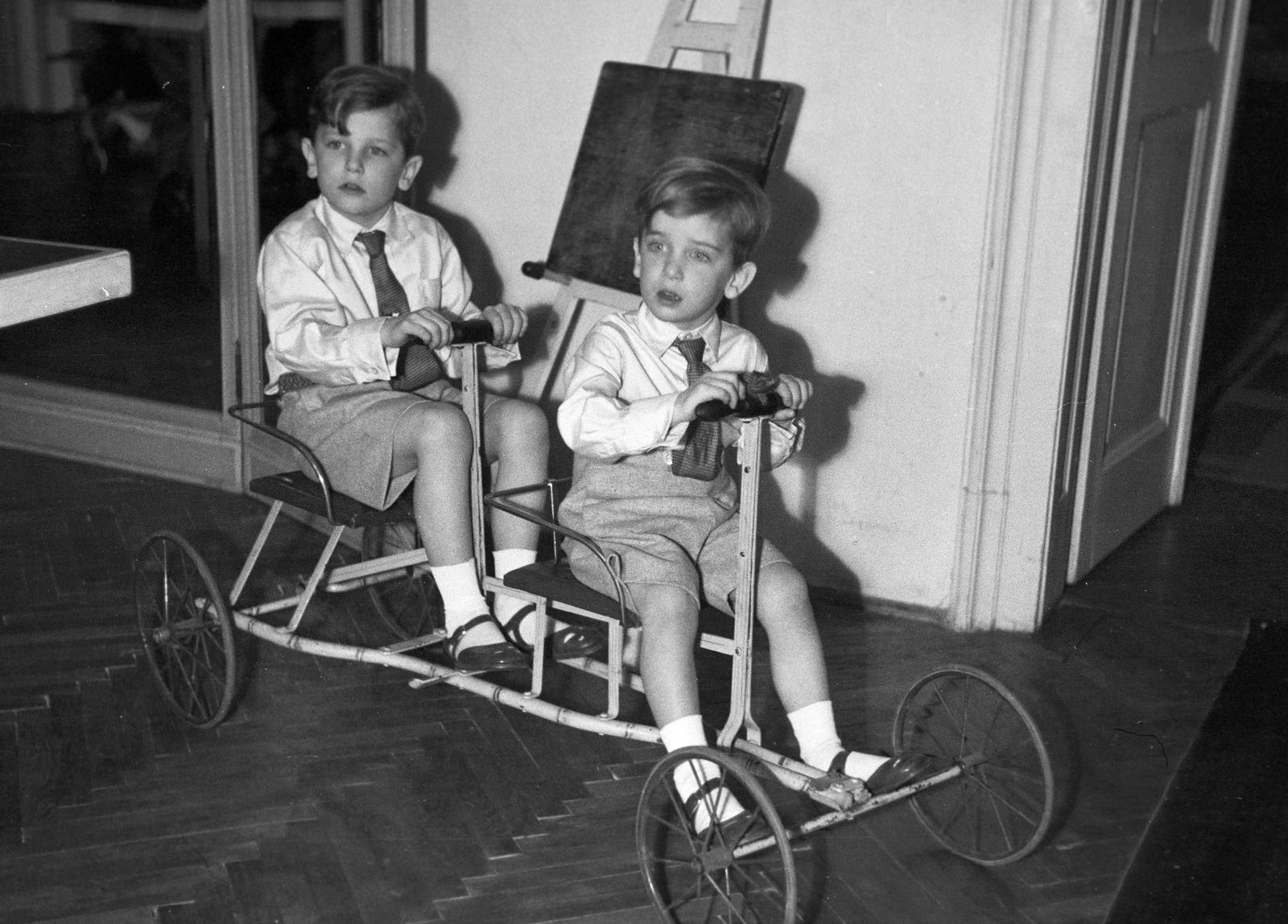 1939, Inkey Tibor, boys, brothers, model car, Fortepan #303699