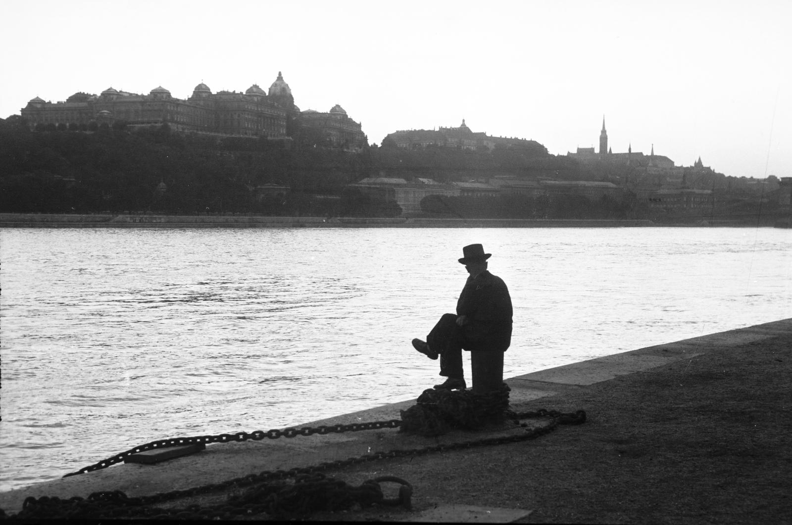 1937, Inkey Tibor, Best of, sitting, chain, silhouette, mooring bollard, Danube's shore, shore, Fortepan #303704