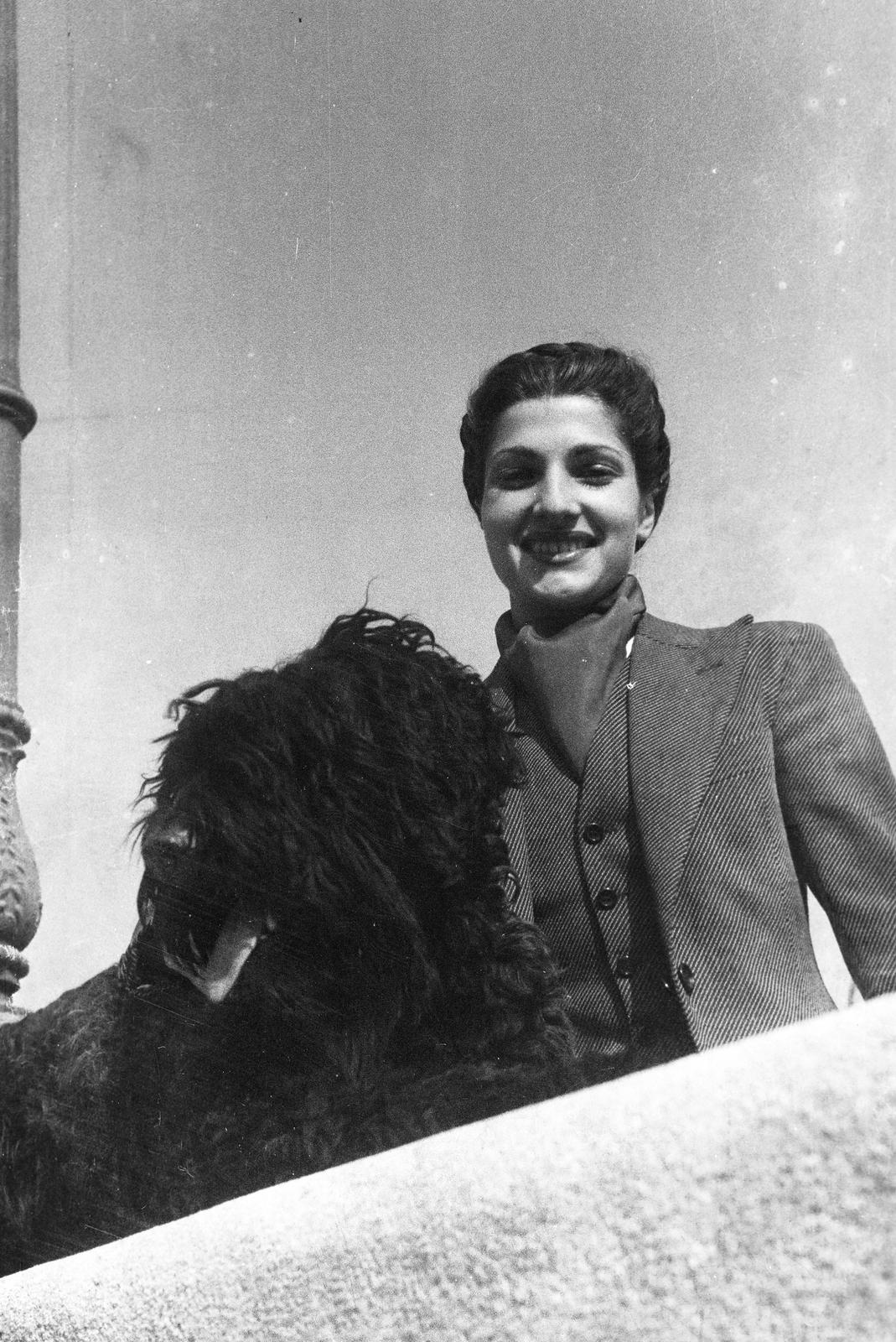 Magyarország, Budapest XI., Gellért Gyógyfürdő, a felvétel a hullámmedencénél lévő étterem teraszán készült., 1937, Inkey Tibor, kutya, puli, Budapest, Fortepan #303708