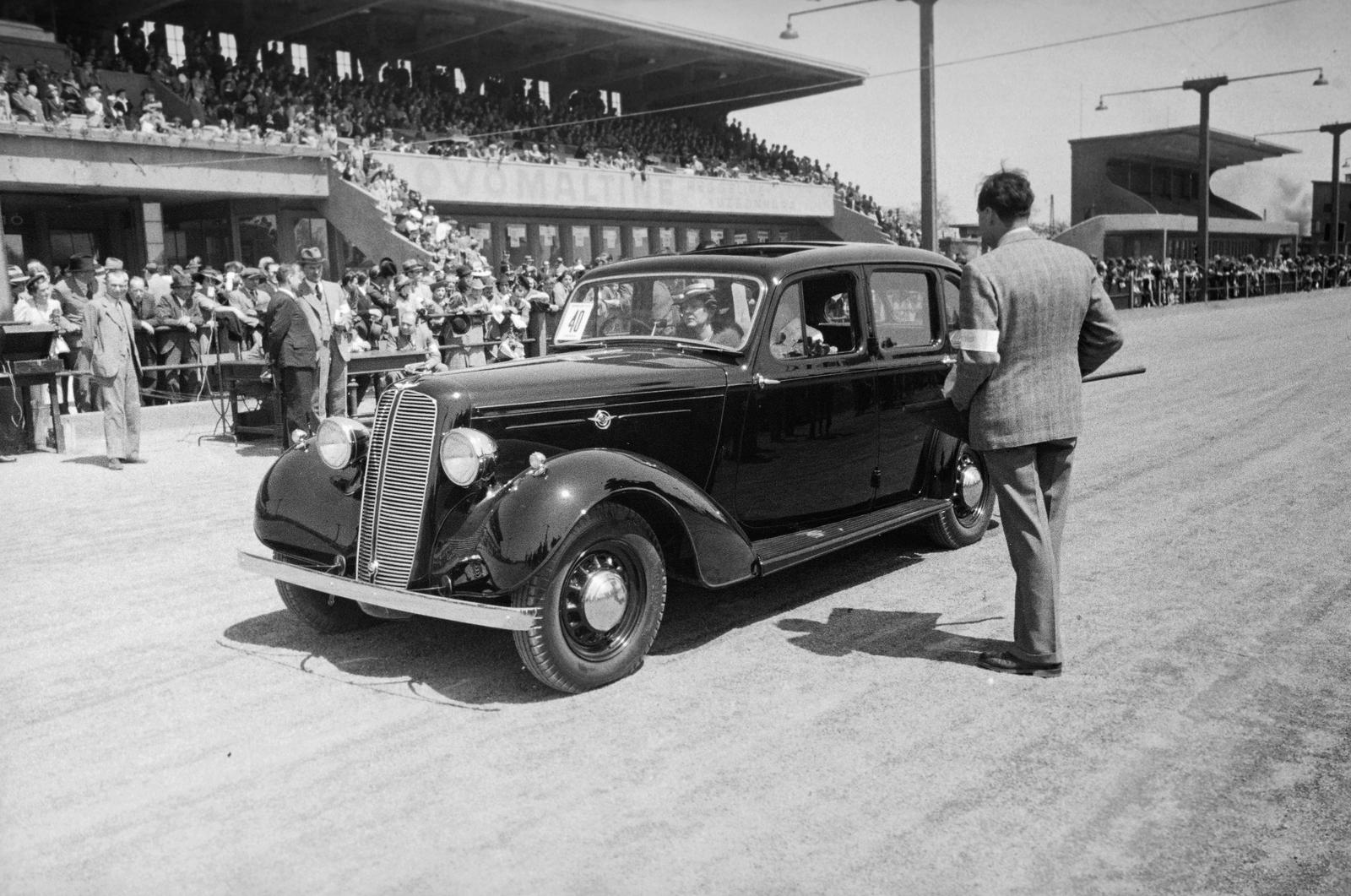 Hungary, Budapest VIII., Kerepesi úti Ügetőpálya, a felvétel a IX. Magyar Nemzetközi Concours d‘Elégance autószépségversenyen 1938. május 15-én készült. Az Autókereskedelmi Kft által nevezett Hillmann, Budapest Székesfőváros tiszteletdíját nyerte. Sofőrök: Álgya-Pap Marianne és Mihályfy Dezsőné., 1938, Inkey Tibor, Budapest, Fortepan #303712