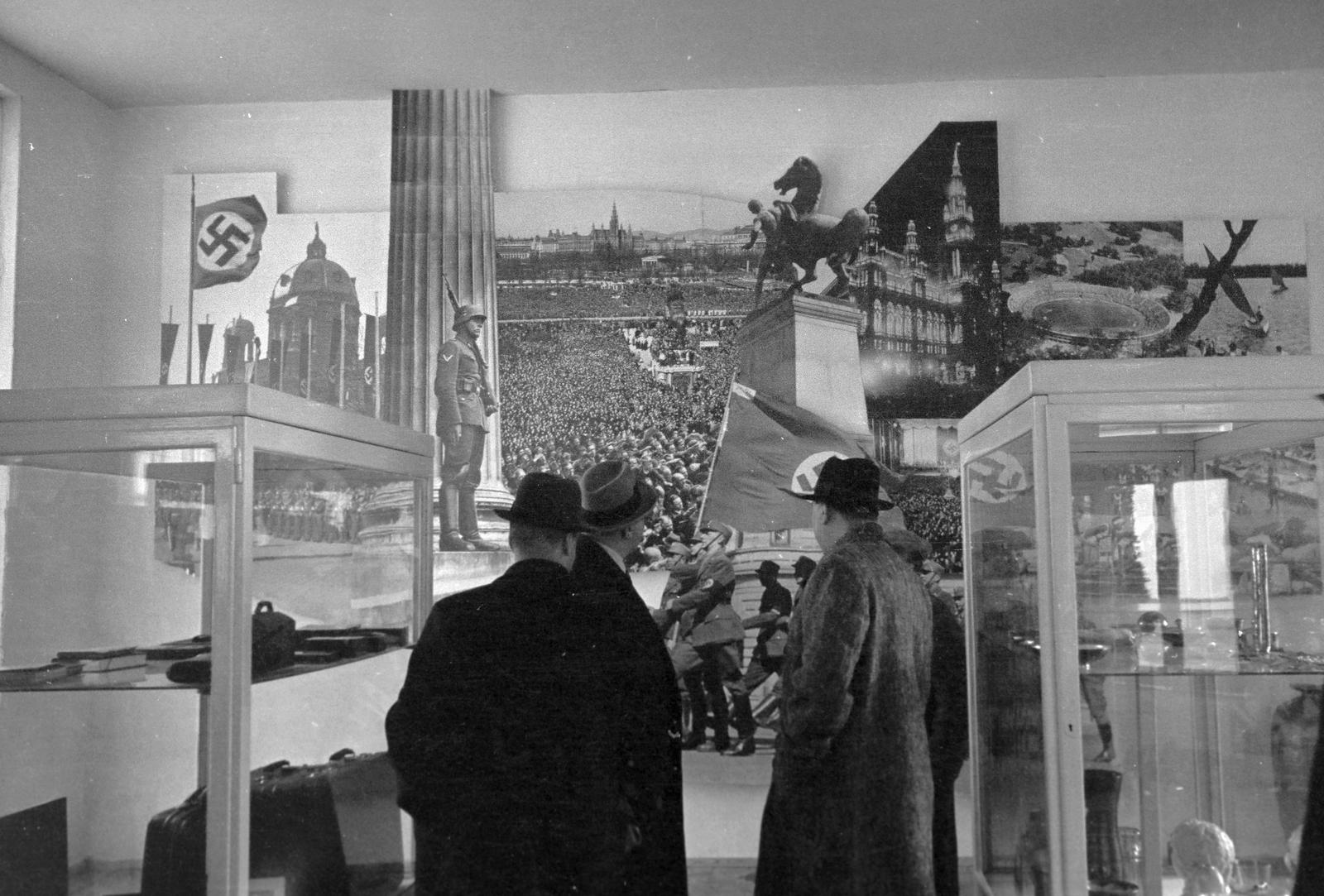 1939, Inkey Tibor, swastica, cabinet, exhibition, Fortepan #303741