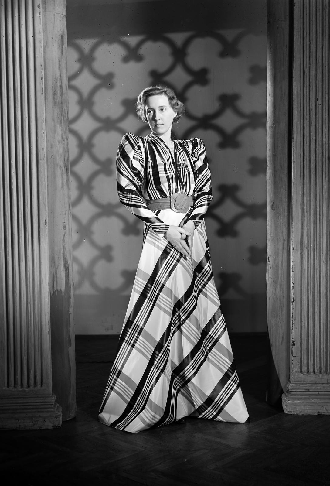 1938, Inkey Tibor, hölgy, kockás ruha, divatfotó, Fortepan #303800