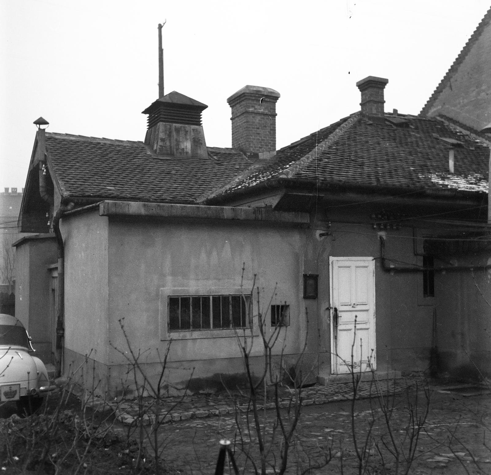 Hungary, Budapest III., Bécsi út, József Ferenc főherceg, aki a Magyar Feltalálók Szövetségének elnöke, saját kísérleti laboratóriuma, amely közel húsz esztendeig a nyilvánosság részére tabu volt., 1940, Inkey Tibor, house, Budapest, Fortepan #303819