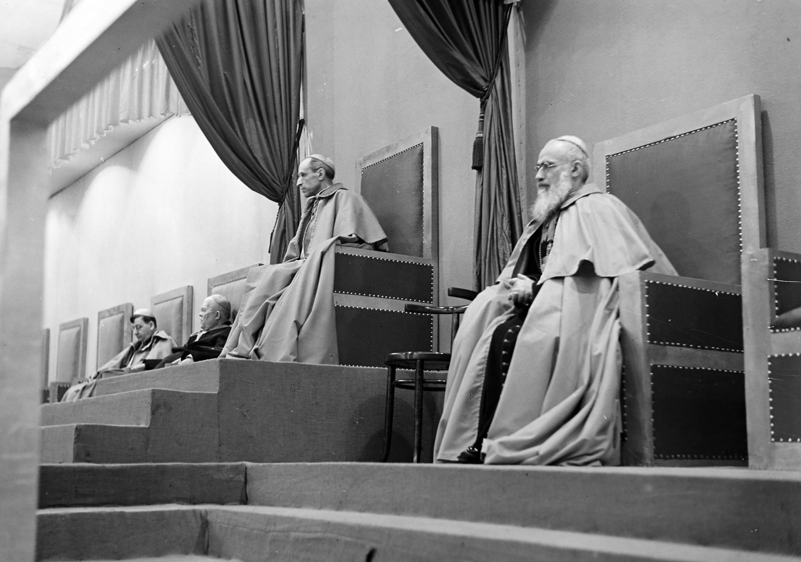 Magyarország, Városliget, Budapest XIV., az eucharisztikus világkongresszus ünnepségeinek egyik helyszíne, az ünnepi csarnok az átalakított Iparcsarnokban., 1938, Inkey Tibor, Budapest, Fortepan #303842