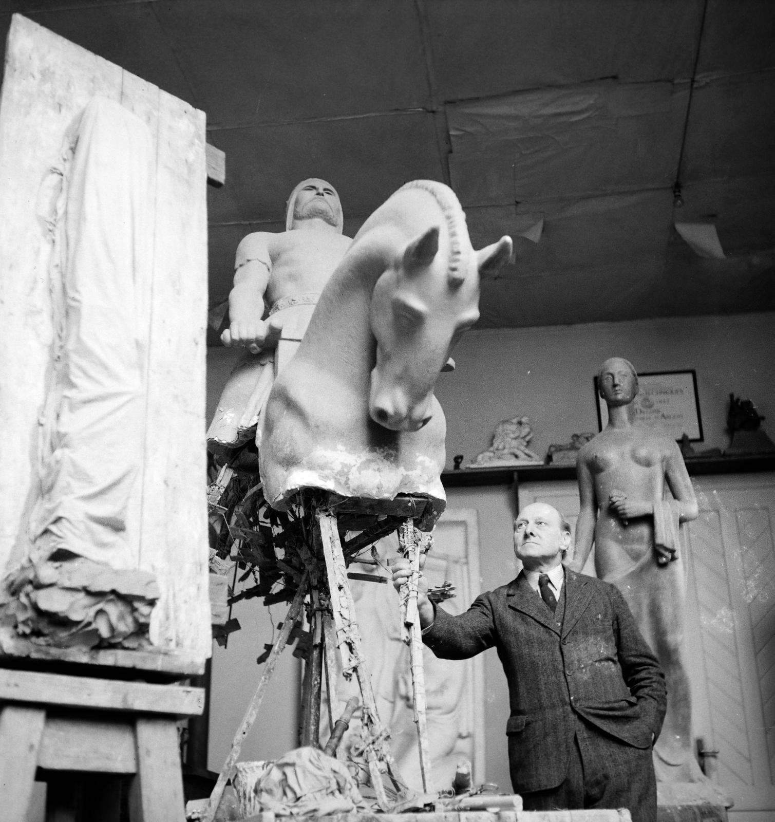 1940, Inkey Tibor, studio, horse sculpture, Fortepan #303856