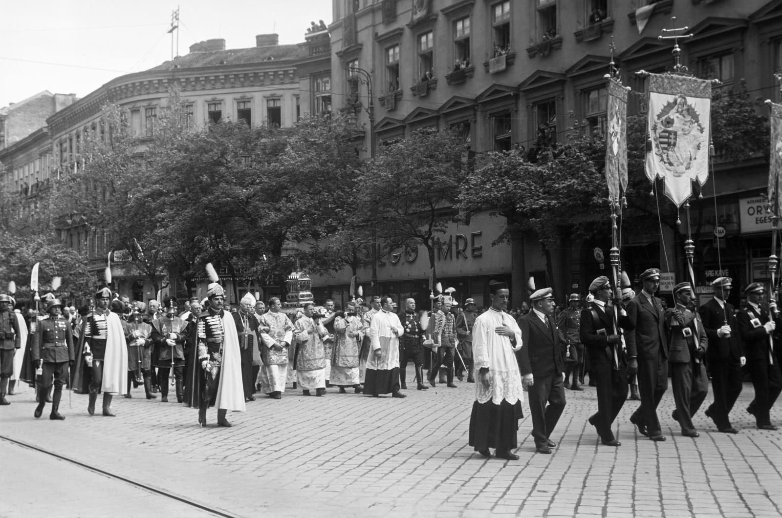 1938, Inkey Tibor, carrying, relic, march, Fortepan #303946