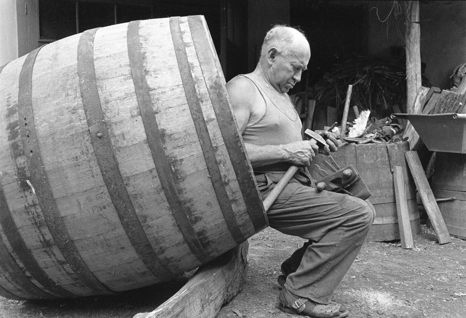 Hungary, Dombai József kádármester., 1976, Szebeni András, tradie, cooper workshop, Fortepan #304008