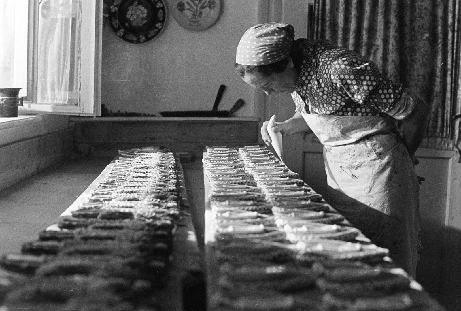 Magyarország, Sárospatak, Veres Sándorné mézeskalácsos műhelye., 1976, Szebeni András, mézeskalács, Fortepan #304031