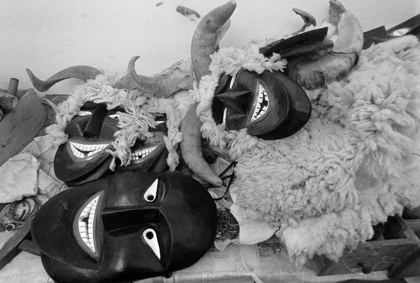 Magyarország, Mohács, Kalkán Mátyás busómaszk-készítő műhelye., 1981, Szebeni András, álarc, Fortepan #304038